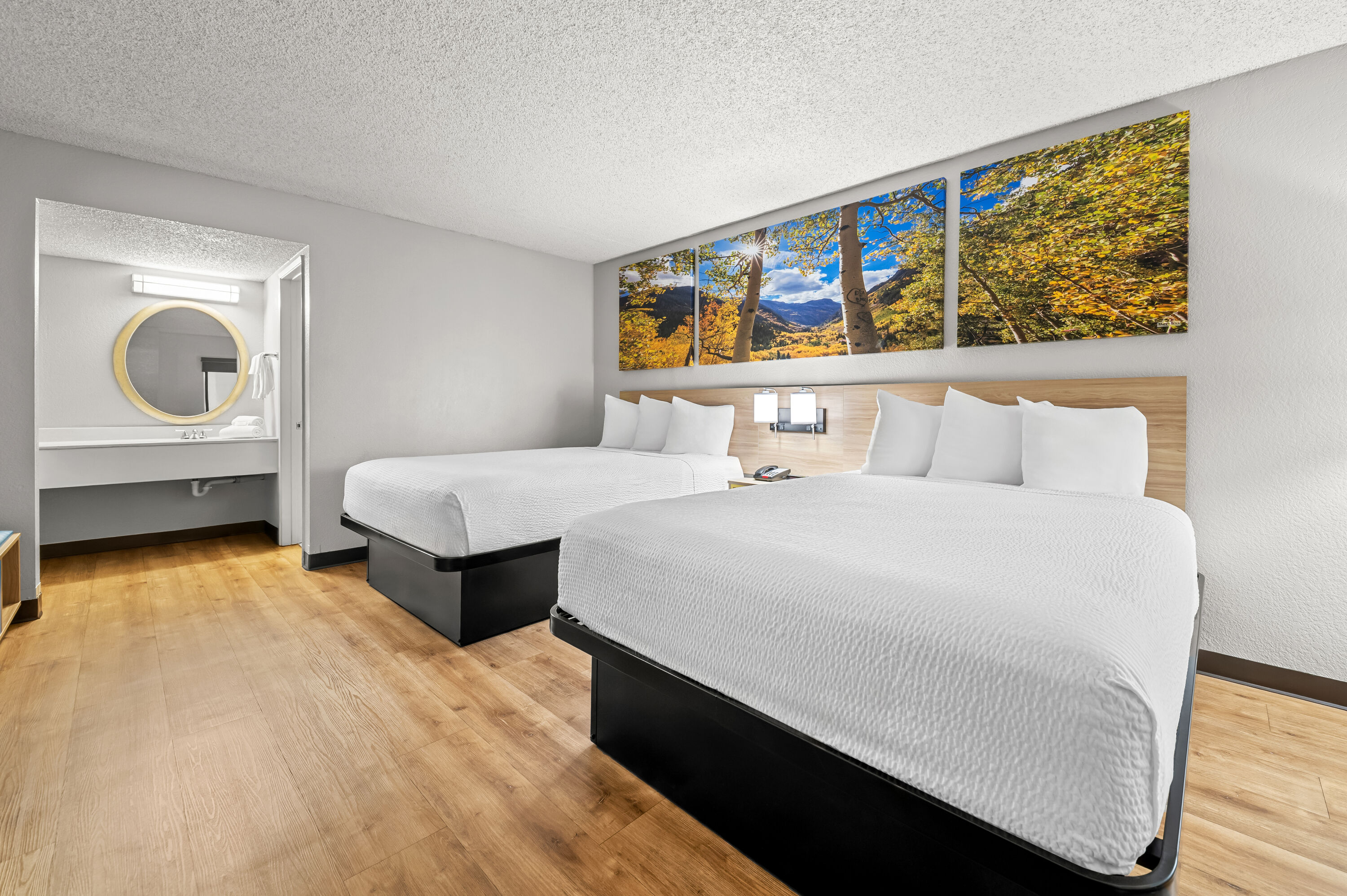 Days Inn by Wyndham Buena Park suite in Buena Park, California