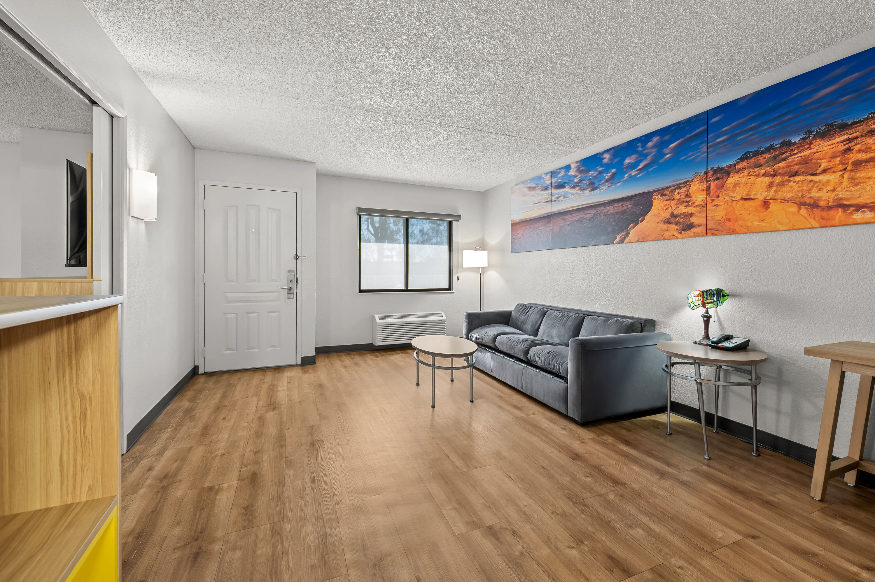 Days Inn by Wyndham Buena Park suite in Buena Park, California
