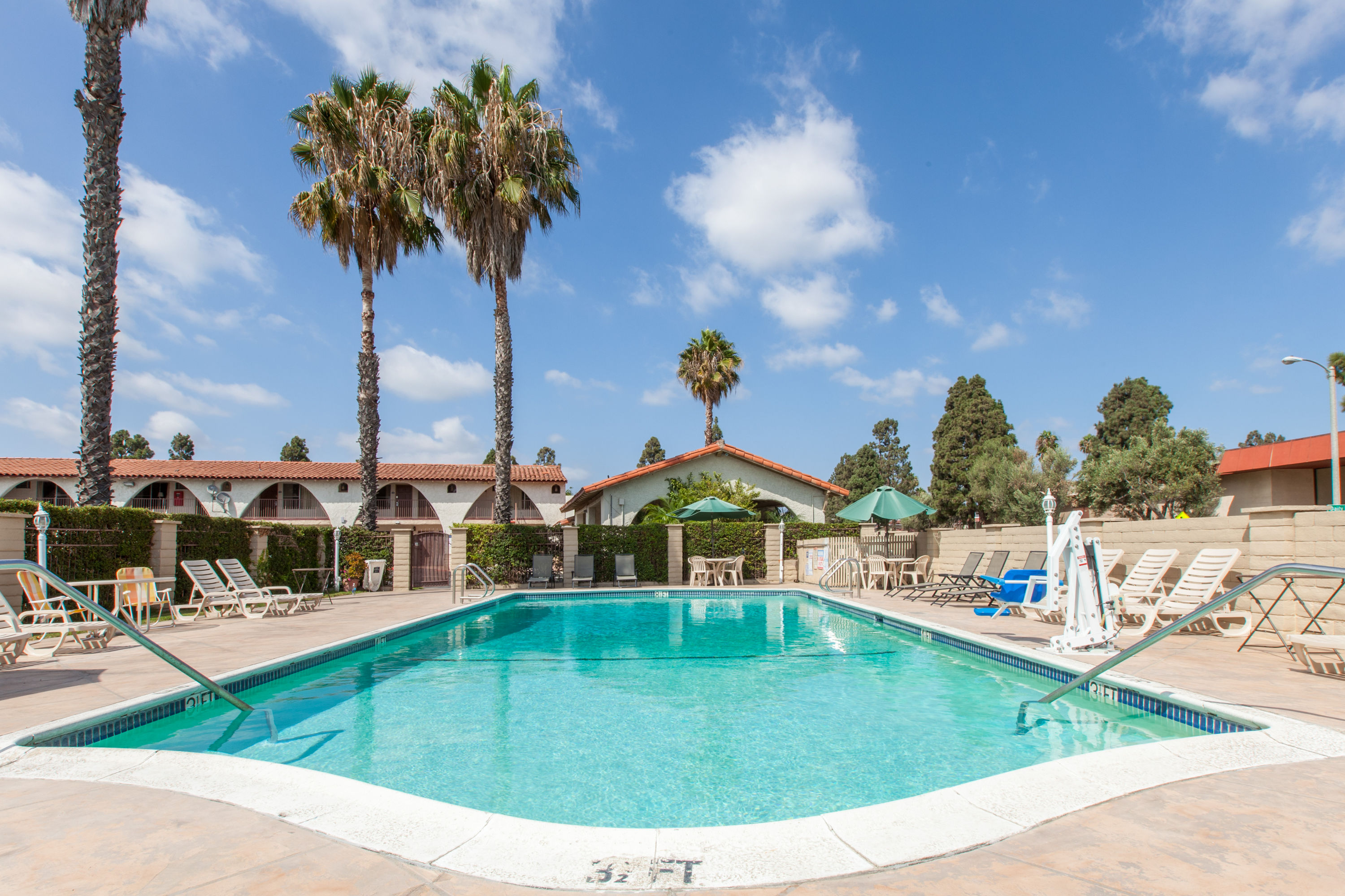 Days Inn By Wyndham Camarillo Ventura Camarillo Ca Hotels