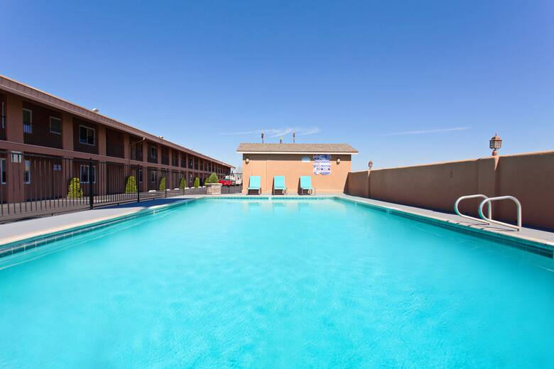 Days Inn Chowchilla Gateway To Yosemite Hotels Ca 93610 Pool At The Days Inn Chowchilla Gateway To Yosemite In California