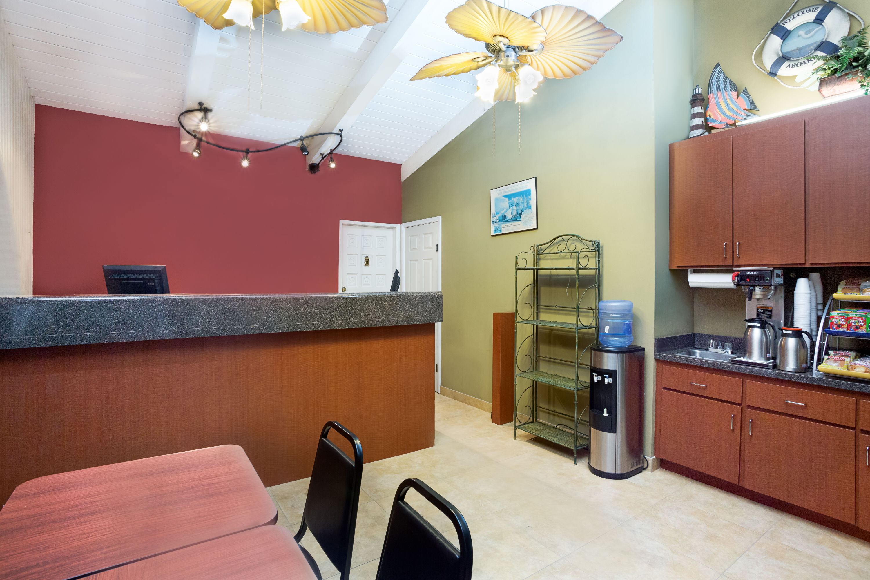 Days Inn By Wyndham Costa Mesa Newport Beach Costa Mesa