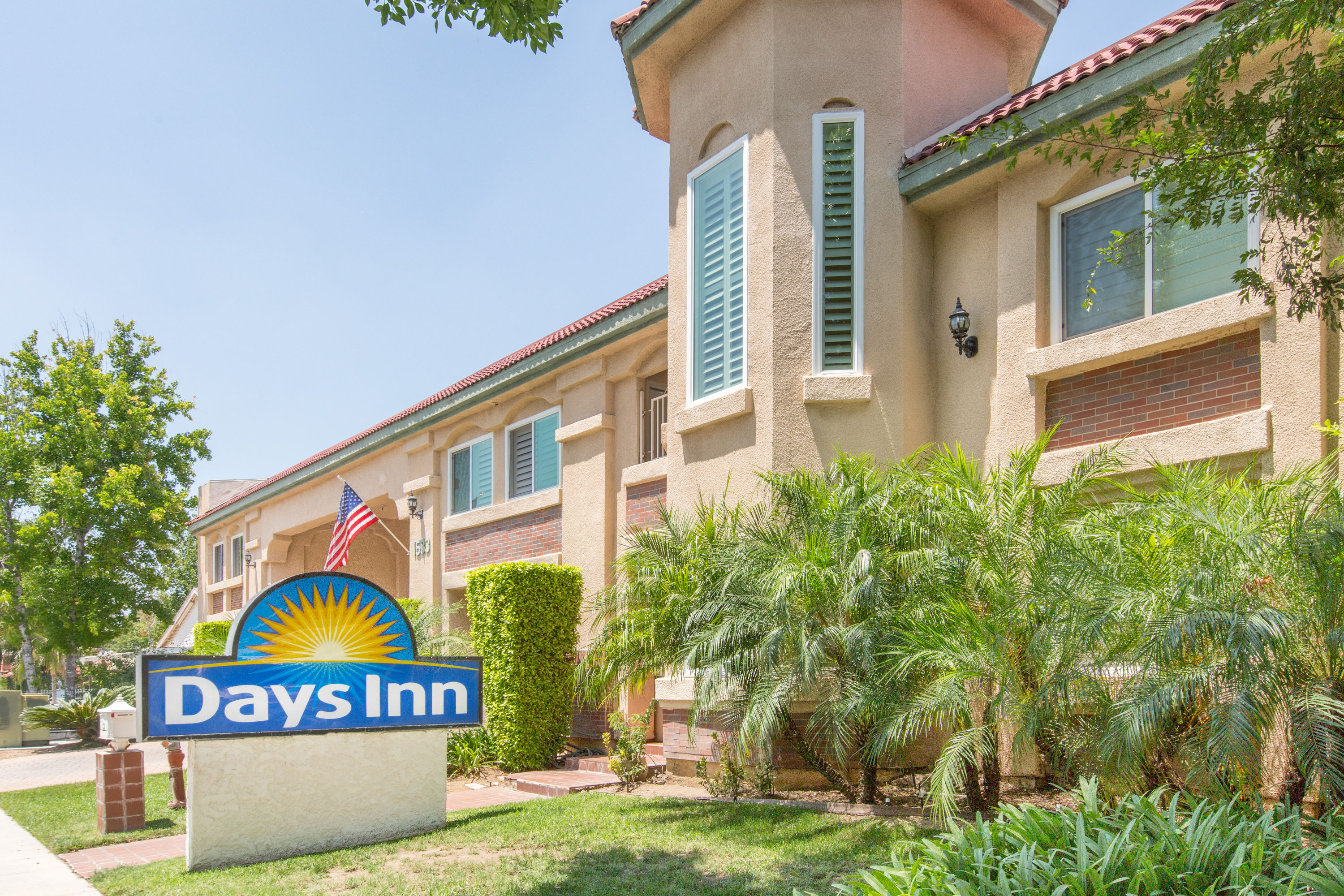 Exterior of Days Inn by Wyndham Near City Of Hope hotel in Duarte, California