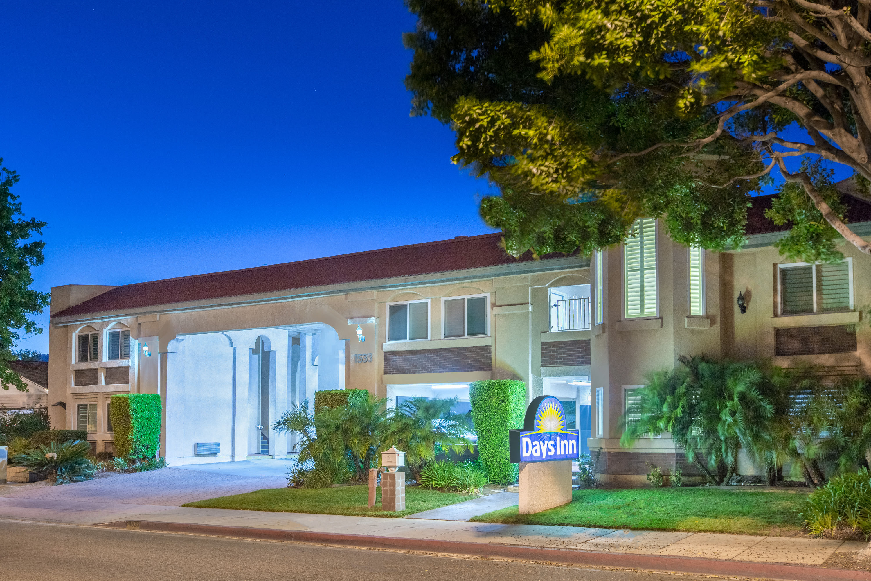 Exterior of Days Inn by Wyndham Near City Of Hope hotel in Duarte, California