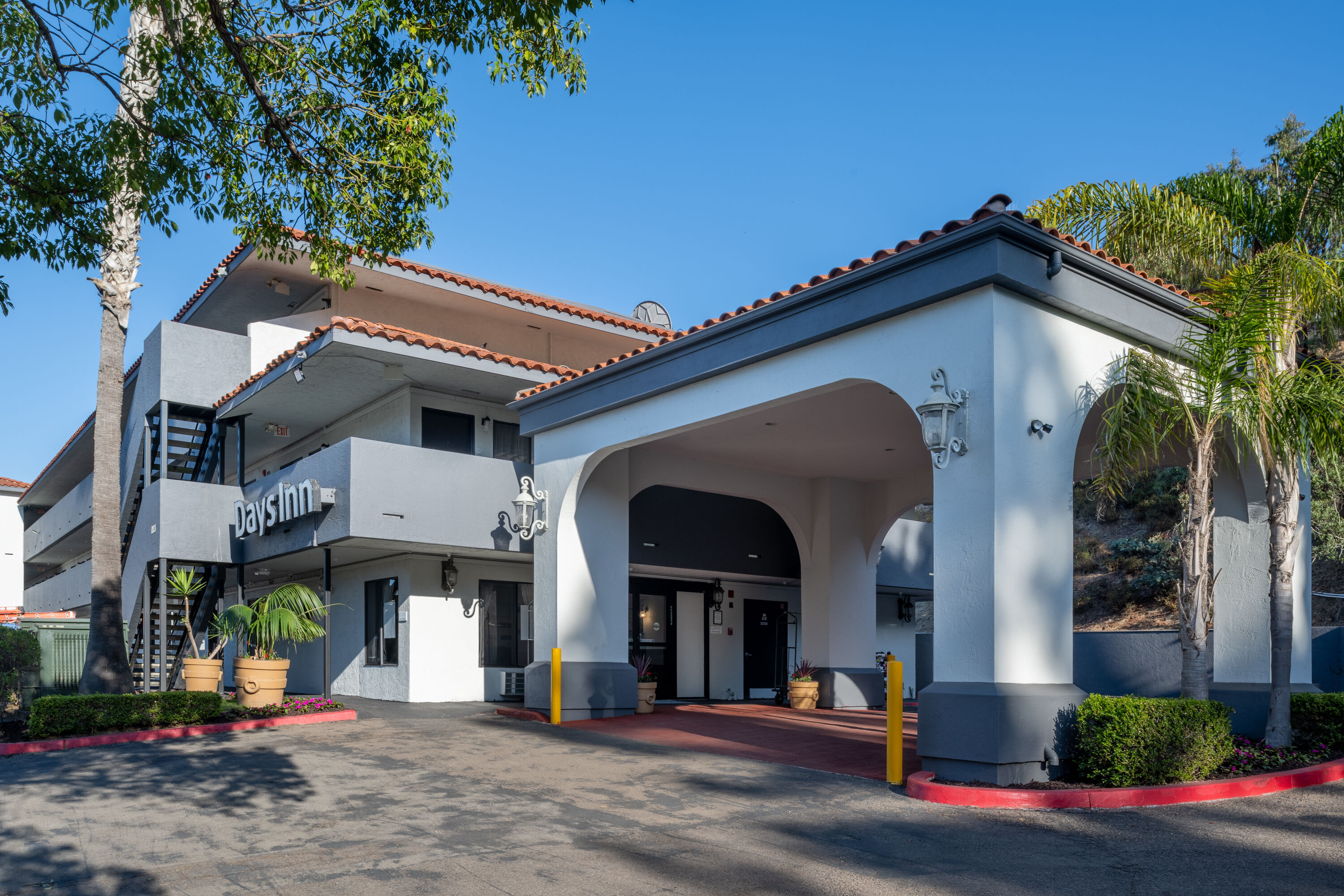 Exterior Day Image of Days Inn by Wyndham Encinitas Moonlight Beach hotel in Encinitas, California