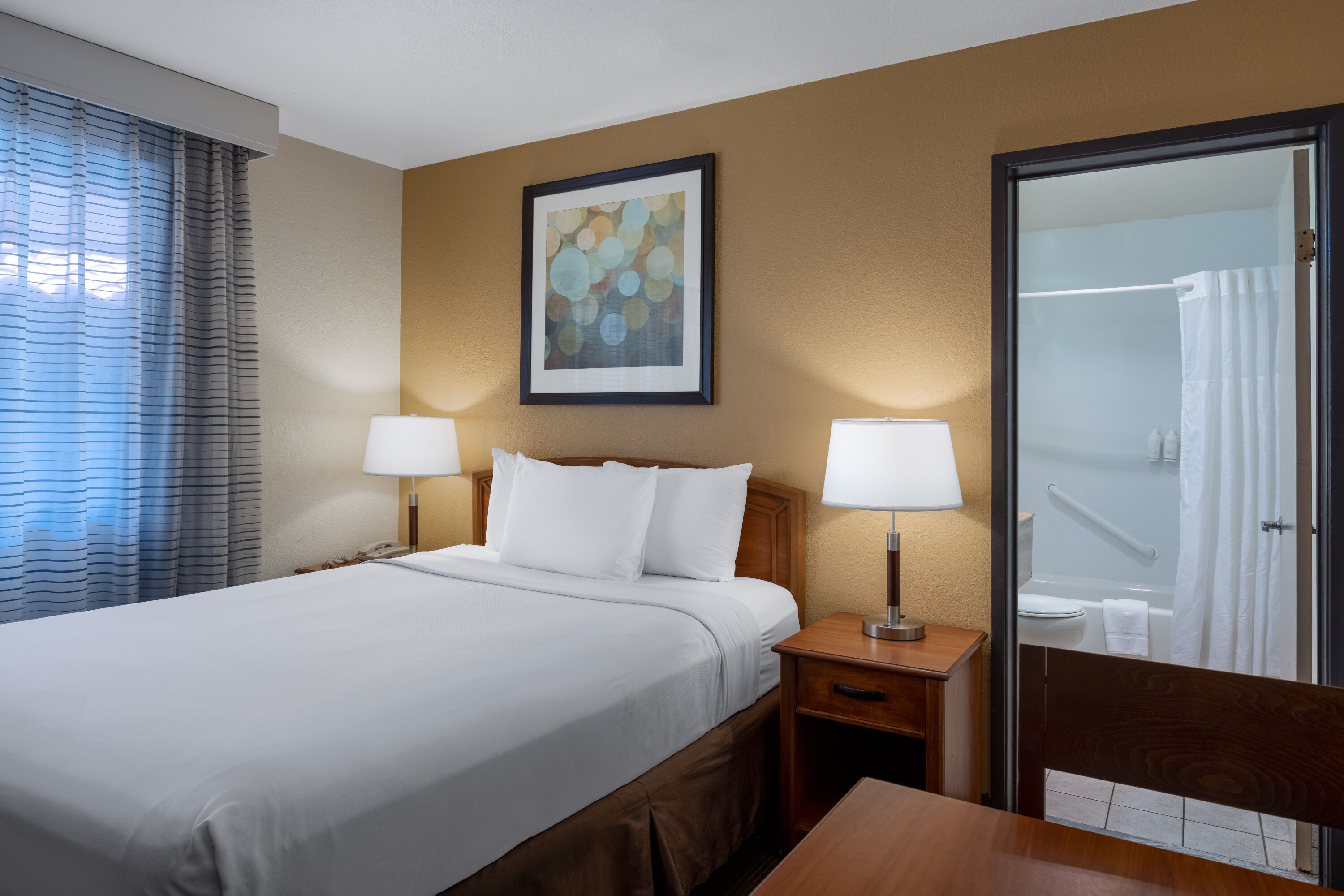 Guest room at the Days Inn by Wyndham Encinitas Moonlight Beach in Encinitas, California