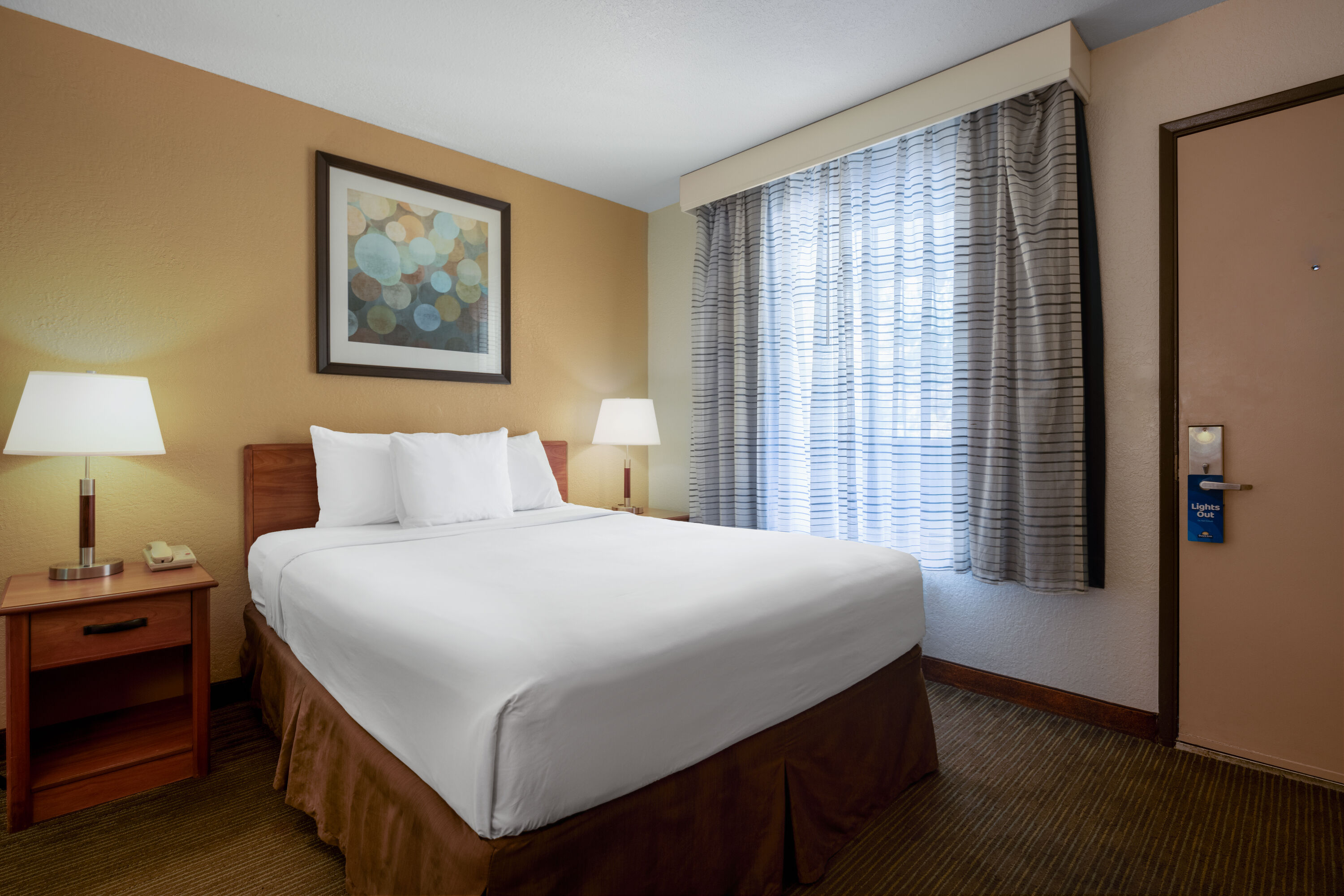 Guest room at the Days Inn by Wyndham Encinitas Moonlight Beach in Encinitas, California