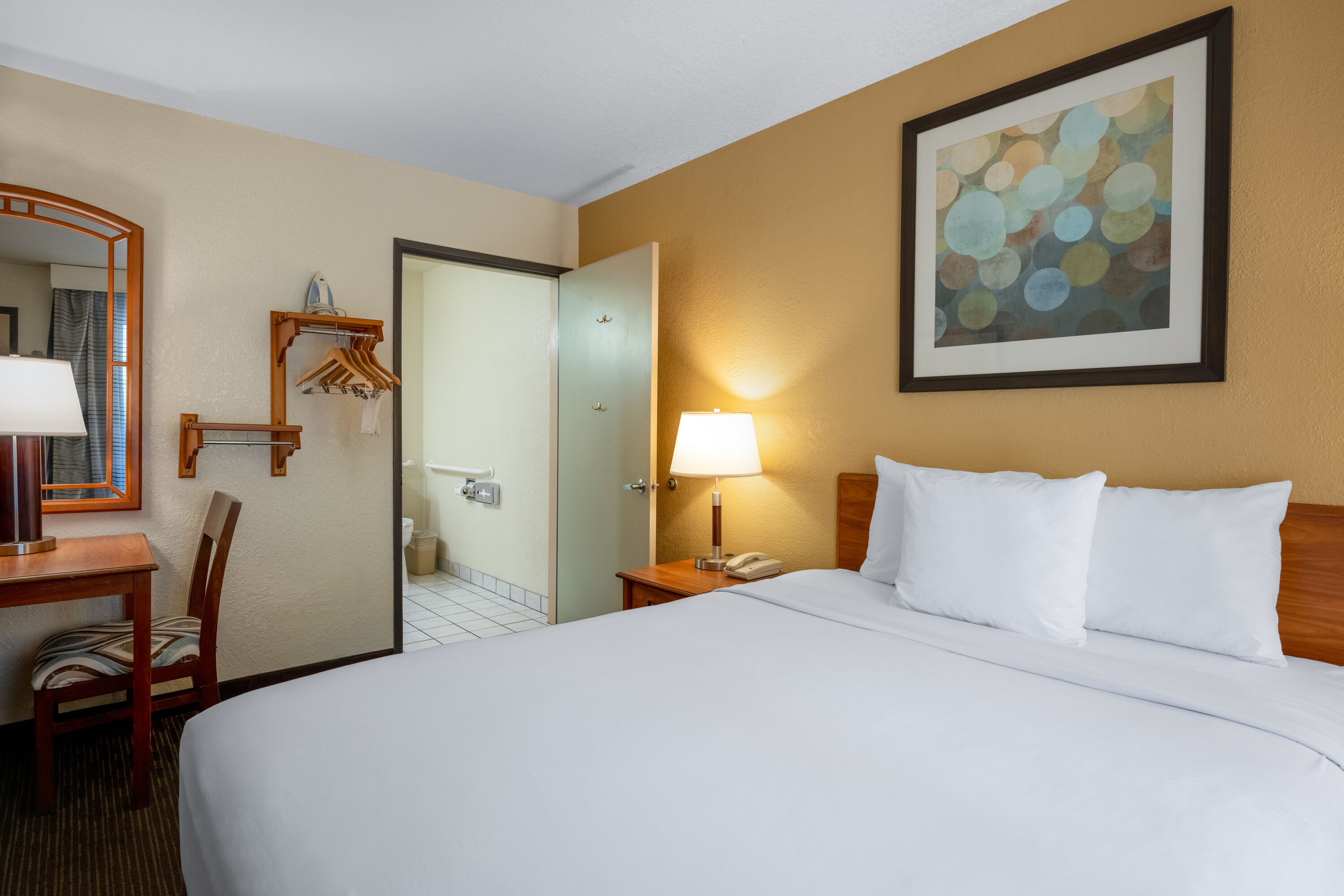 Guest room at the Days Inn by Wyndham Encinitas Moonlight Beach in Encinitas, California