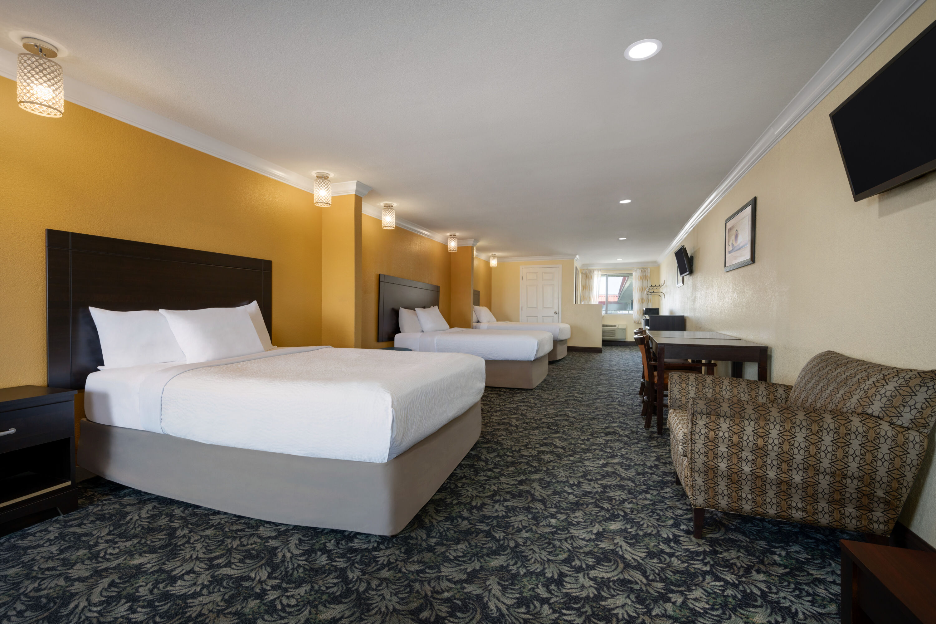 Days Inn by Wyndham Fresno South suite in Fresno, California
