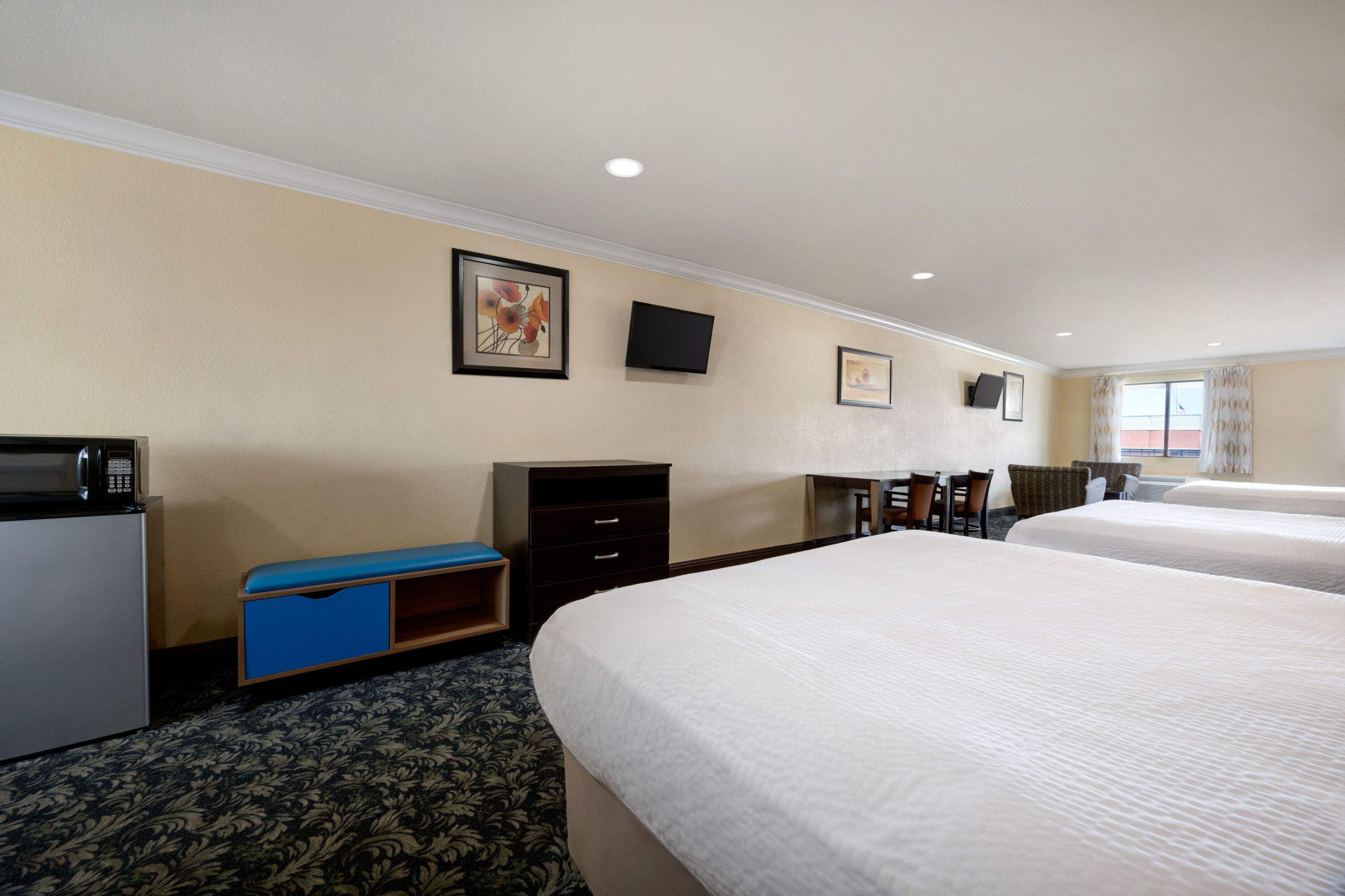 Days Inn by Wyndham Fresno South suite in Fresno, California