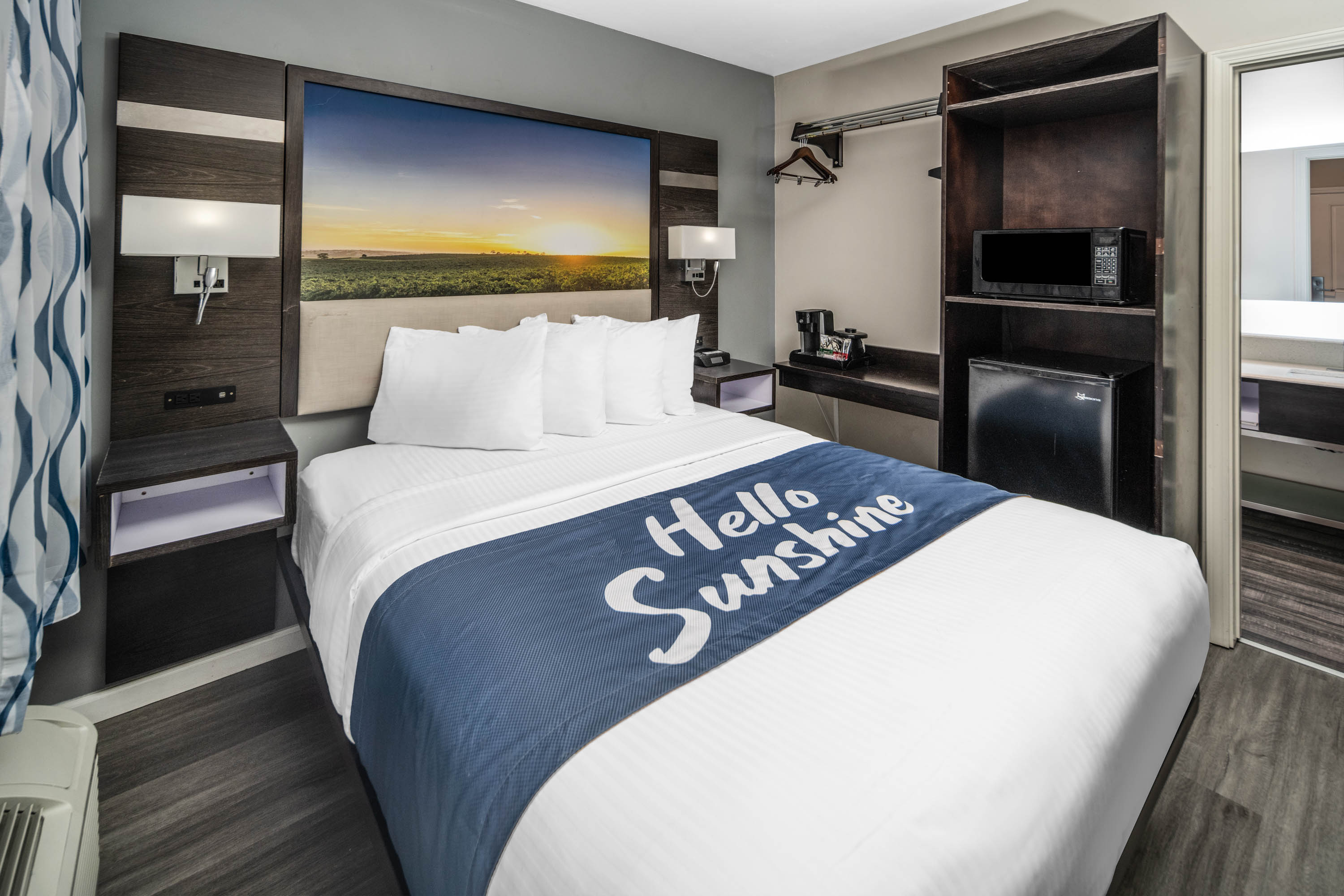 Guest room at the Days Inn by Wyndham Galt in Galt, California