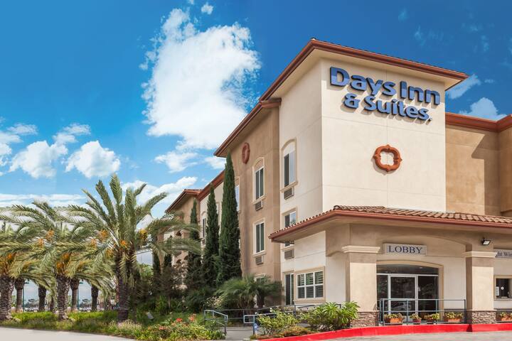 Days Inn Suites By Wyndham Anaheim Resort Garden Grove Ca Hotels