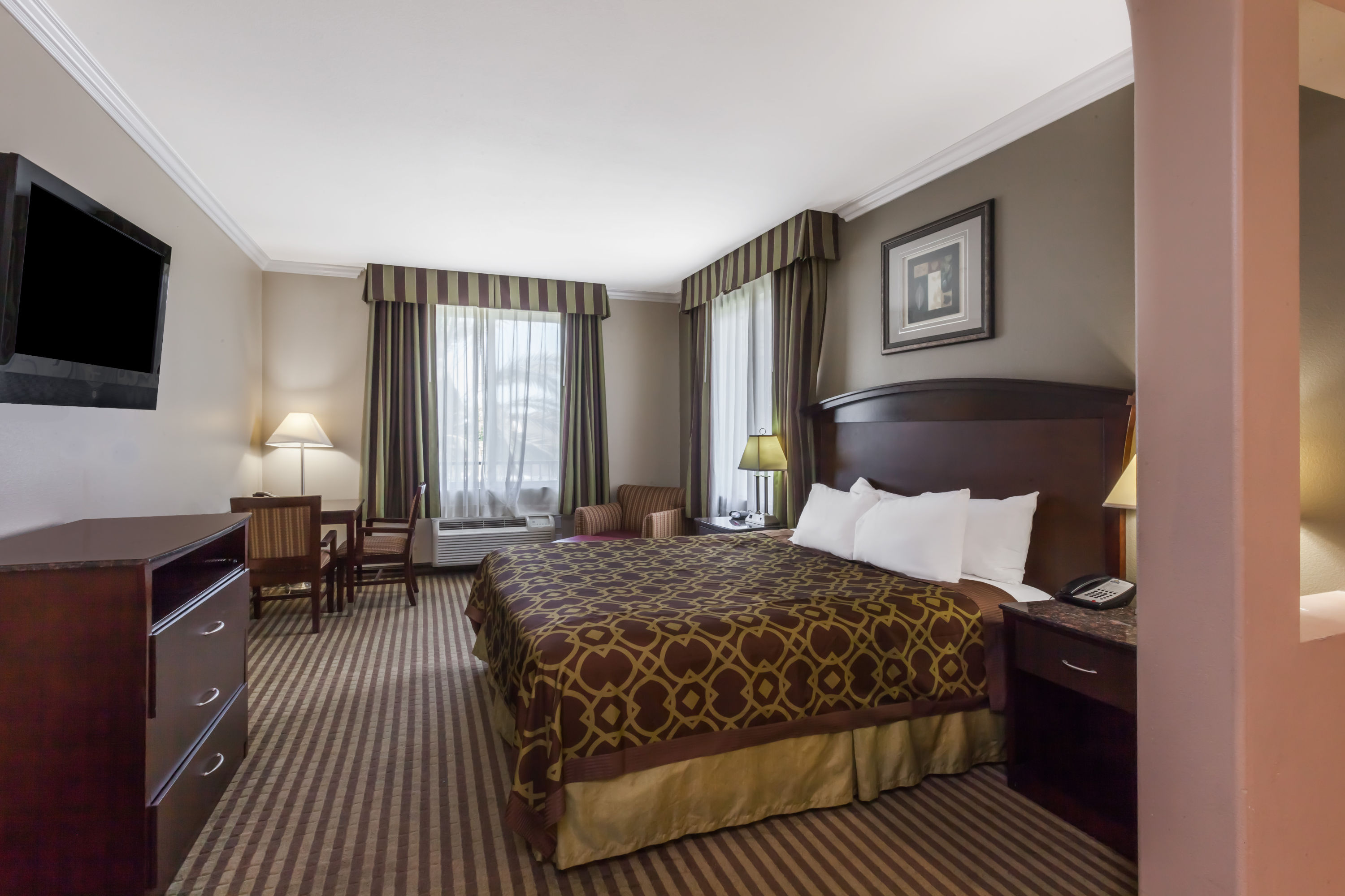 Days Inn Amp Suites By Wyndham Anaheim Resort Garden Grove