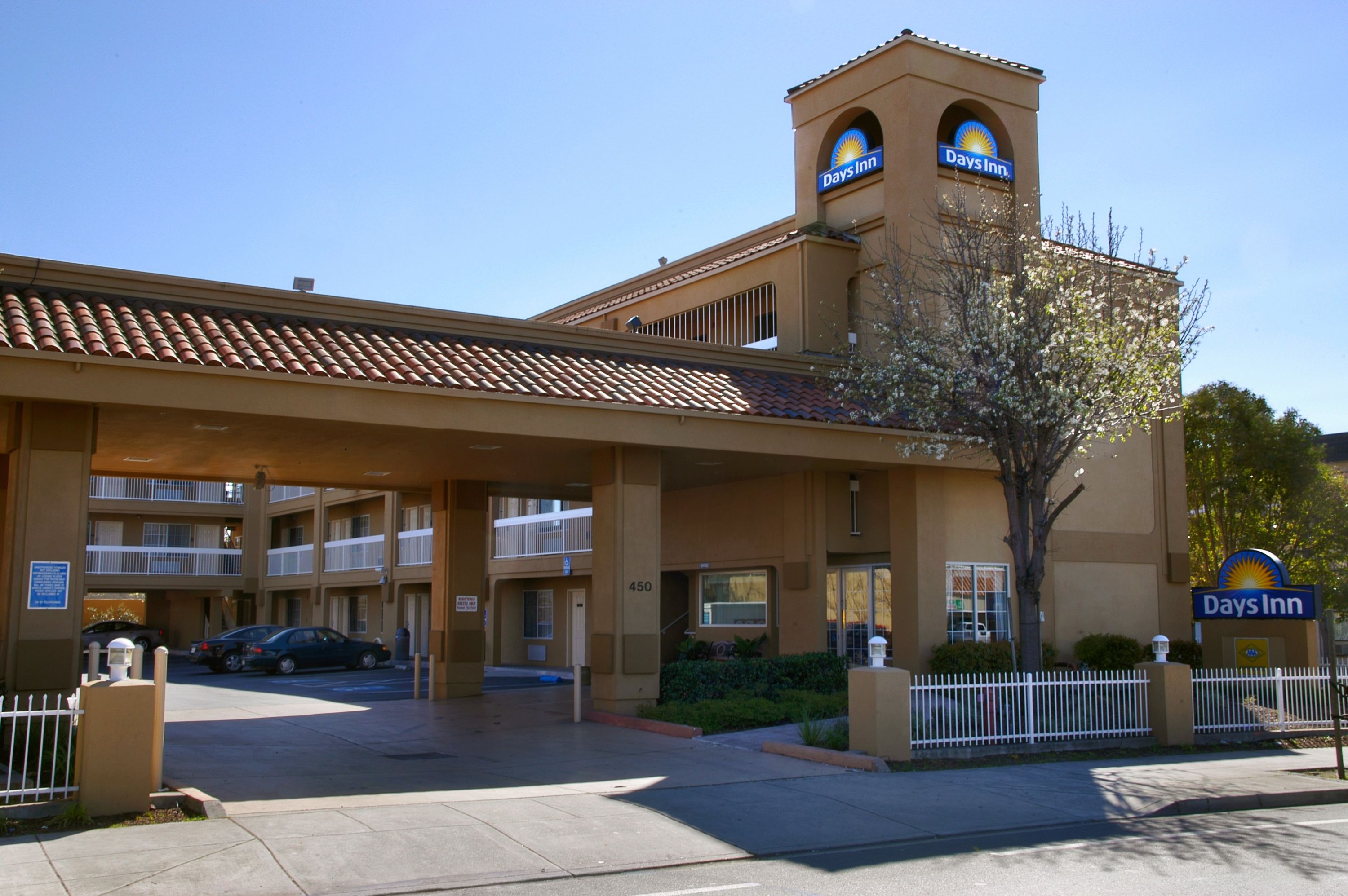 Days Inn by Wyndham Hayward Airport Hayward, CA Hotels