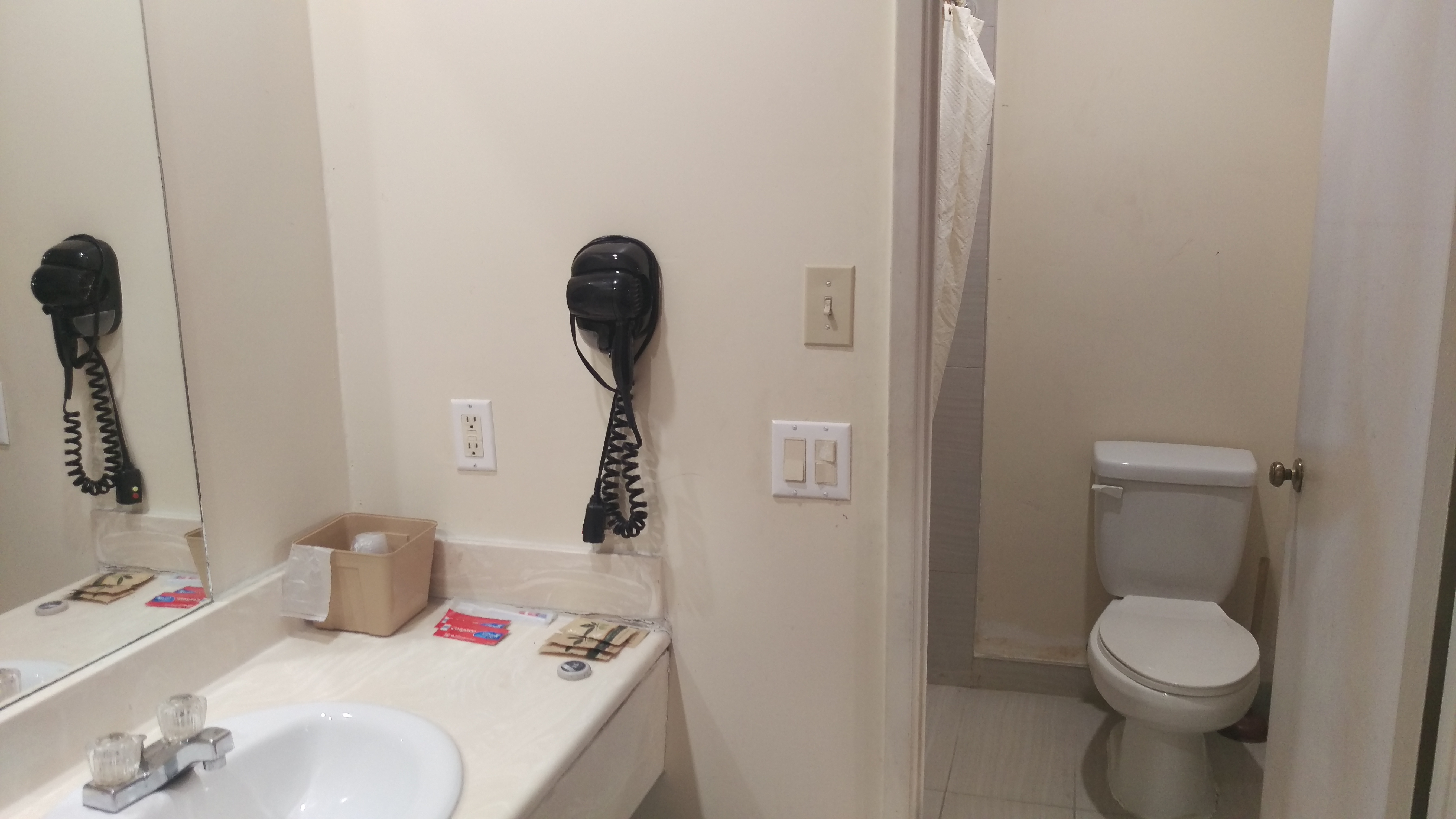 Guest room bath at the Days Inn by Wyndham Hemet in Hemet, California