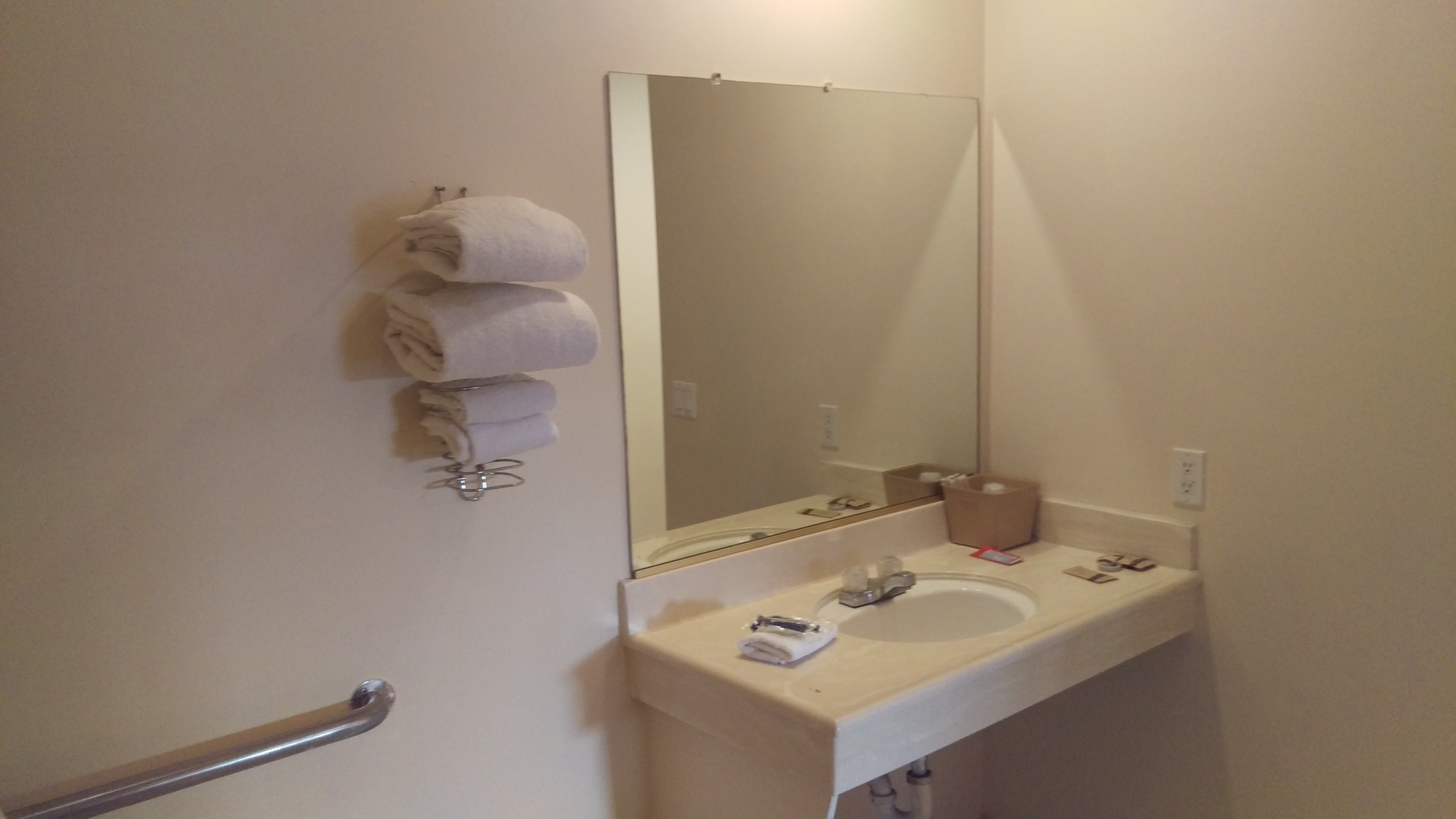 Guest room bath at the Days Inn by Wyndham Hemet in Hemet, California