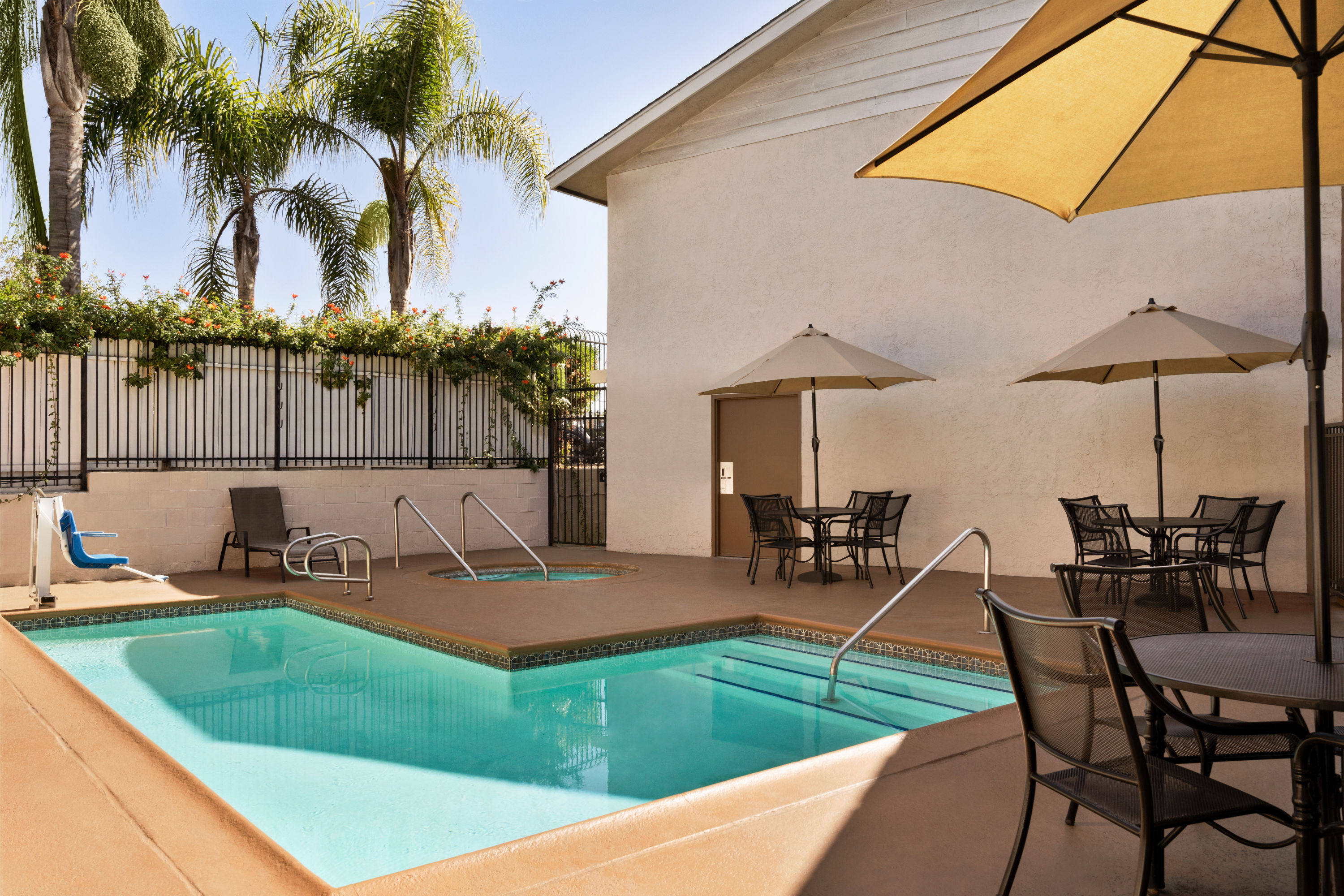 Days Inn Amp Suites By Wyndham San Diego Sdsu La Mesa Ca