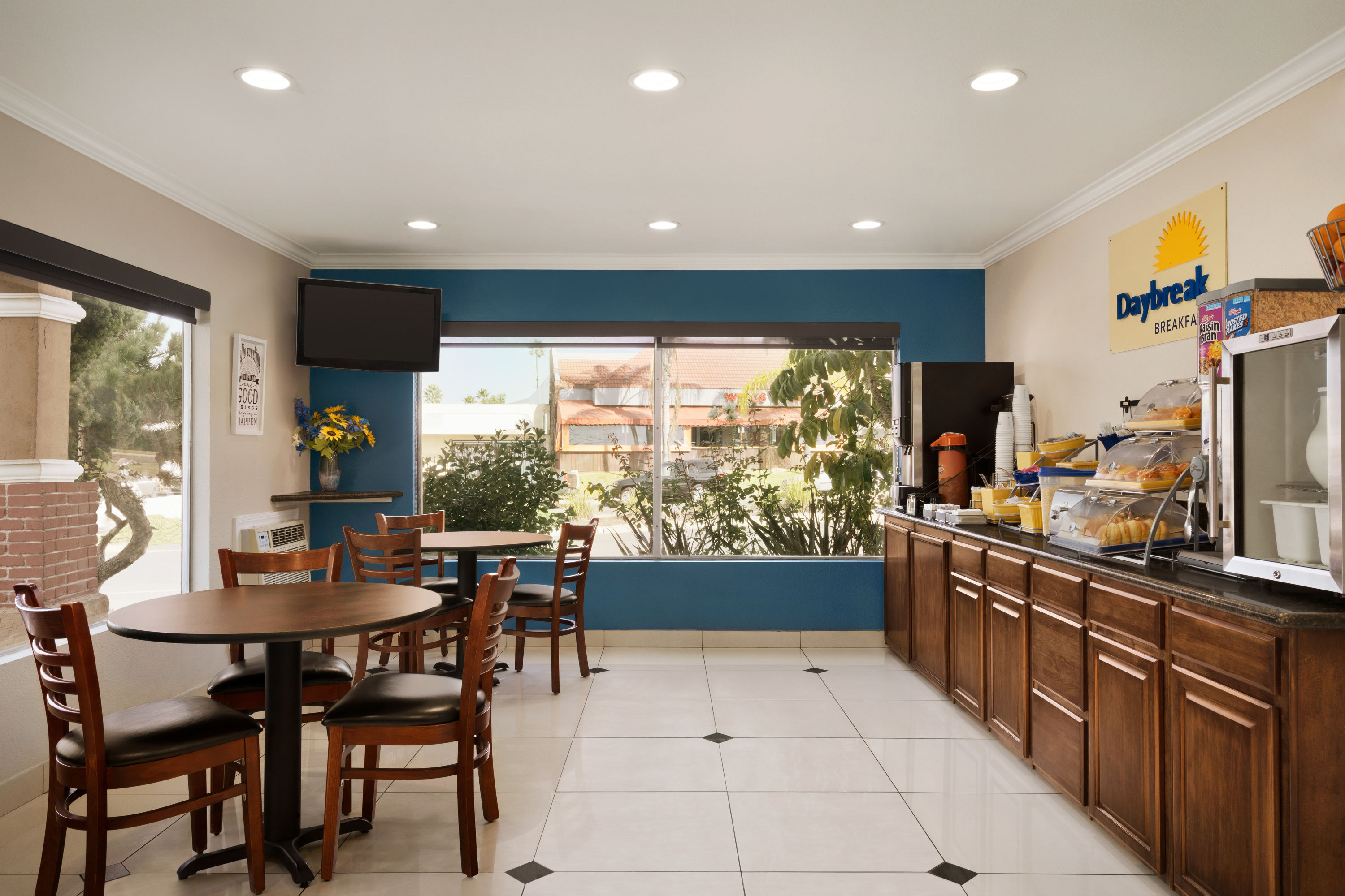 Days Inn & Suites by Wyndham San Diego SDSU | La Mesa, CA ...