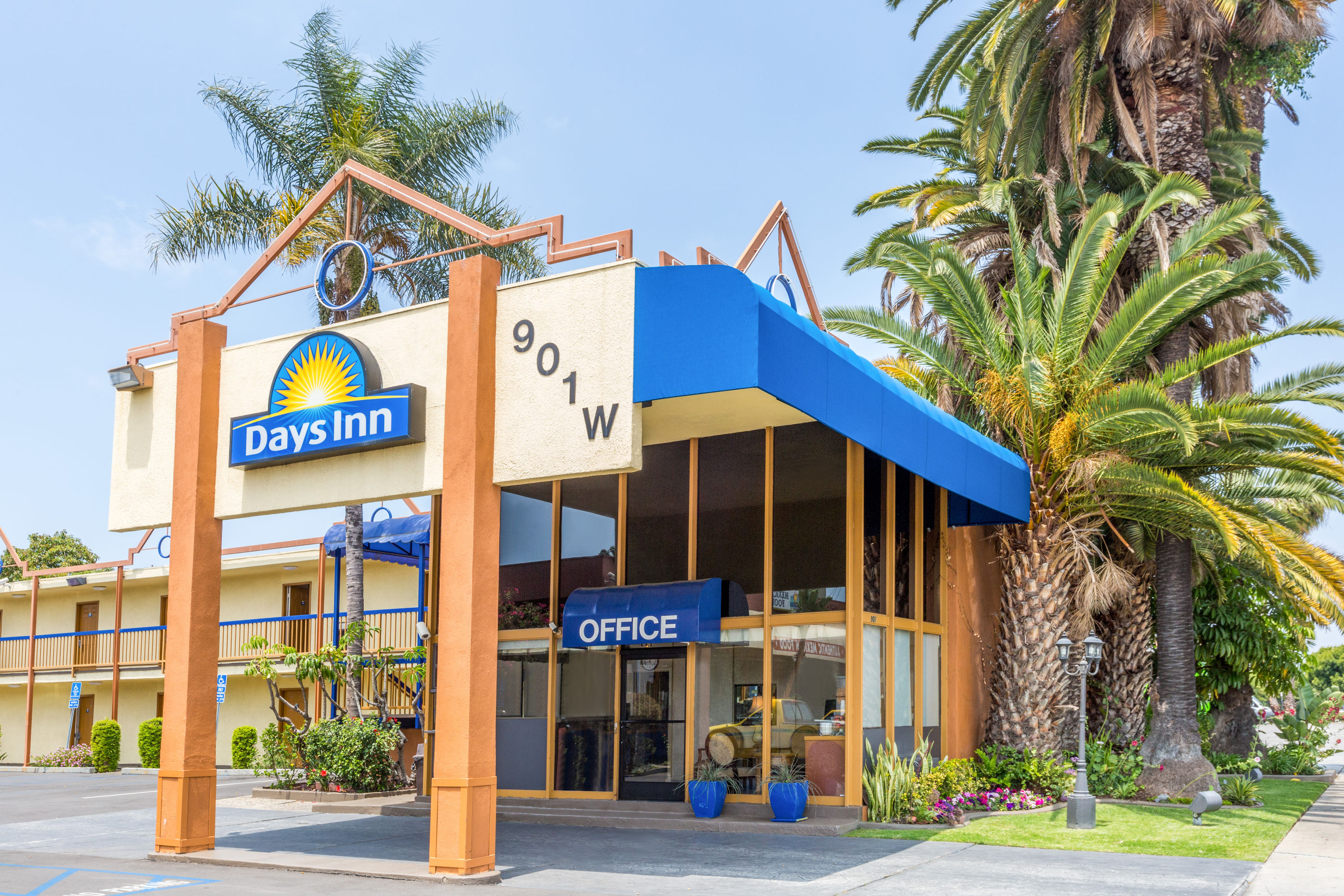 Exterior of Days Inn by Wyndham Los Angeles Stadium Area/LAX hotel in Los Angeles, California