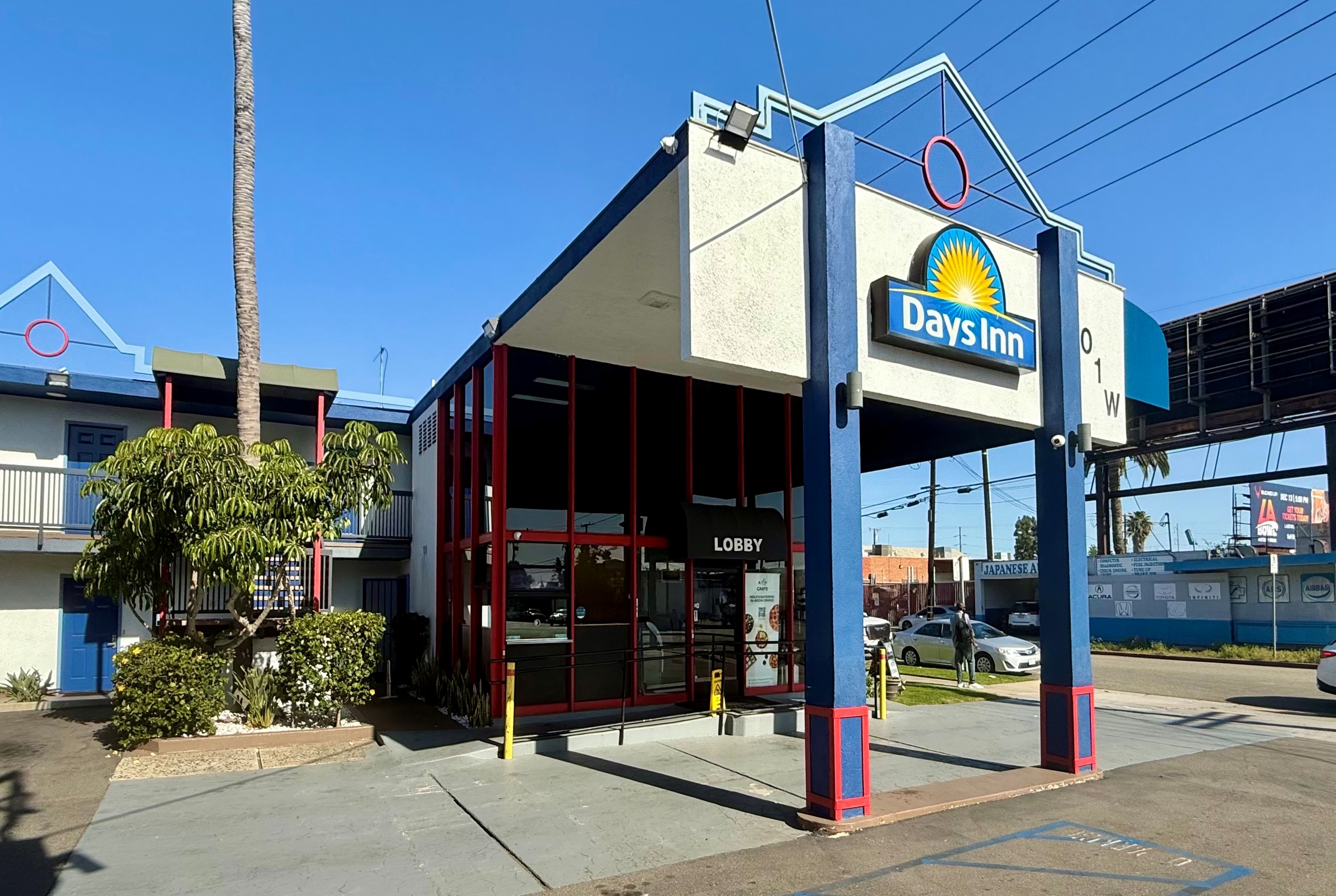 Front Exterior Image of Days Inn by Wyndham Los Angeles LAX Airport/Stadium Area hotel in Los Angeles, California