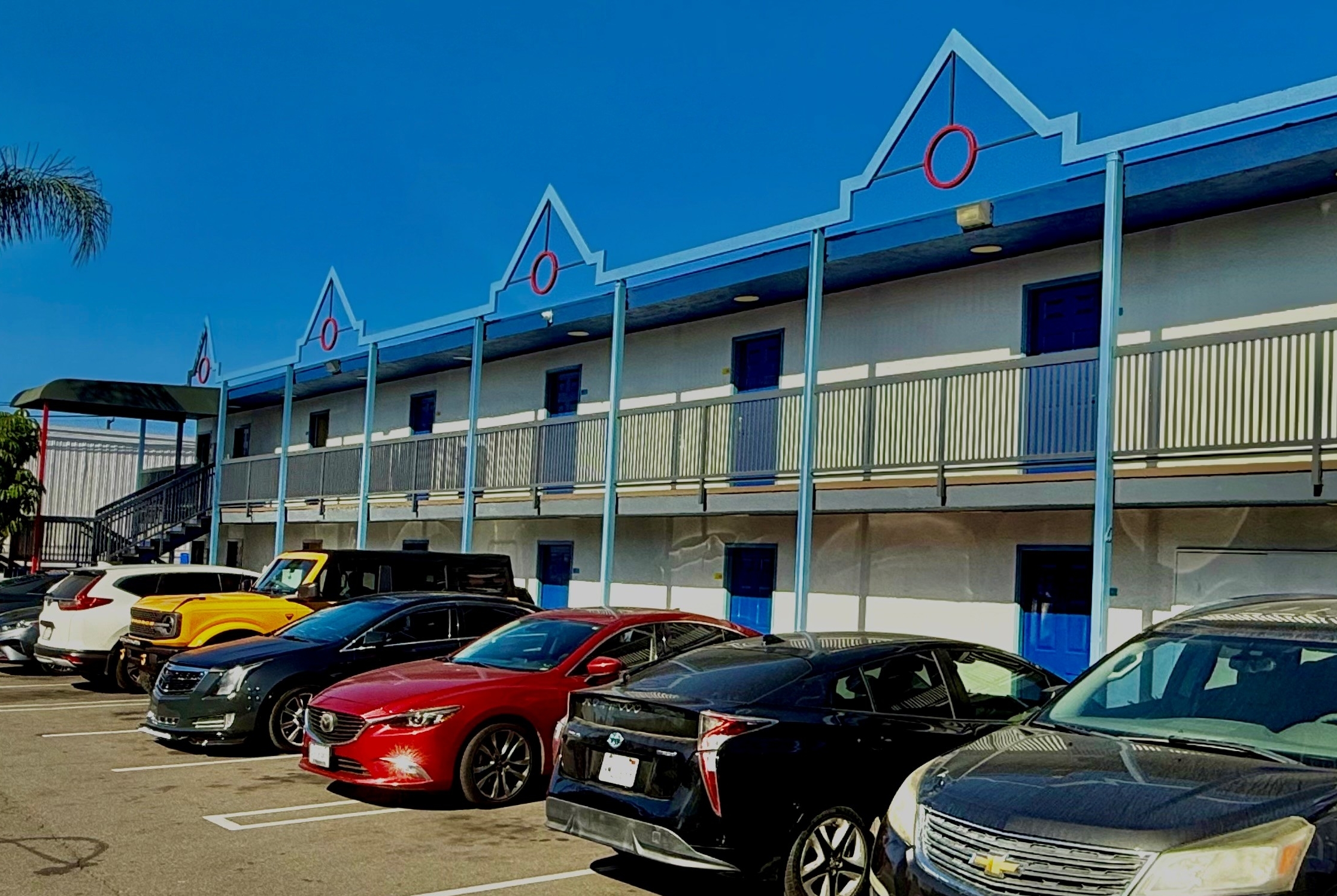 Side Exterior Image of Days Inn by Wyndham Los Angeles LAX Airport/Stadium Area hotel in Los Angeles, California