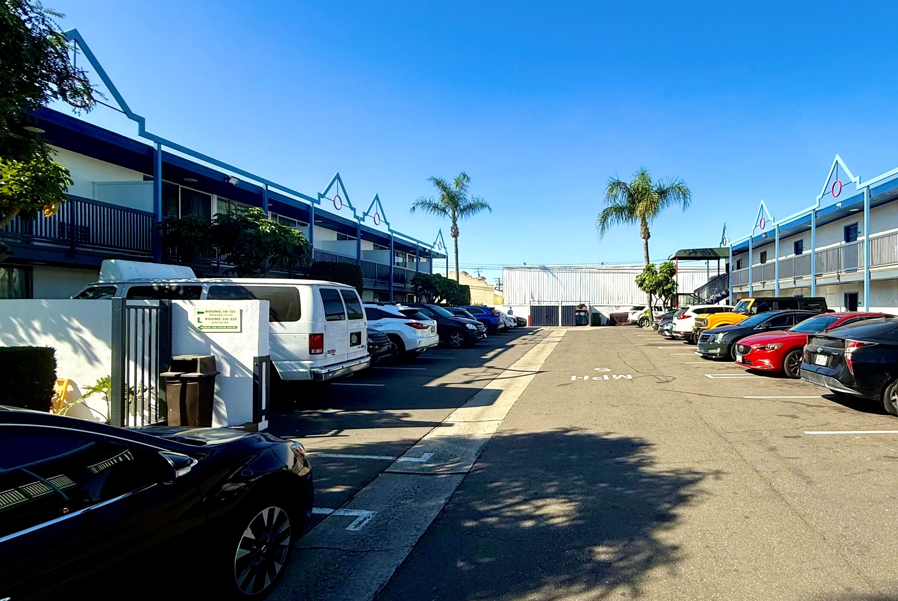 Side Exterior Image of Days Inn by Wyndham Los Angeles LAX Airport/Stadium Area hotel in Los Angeles, California