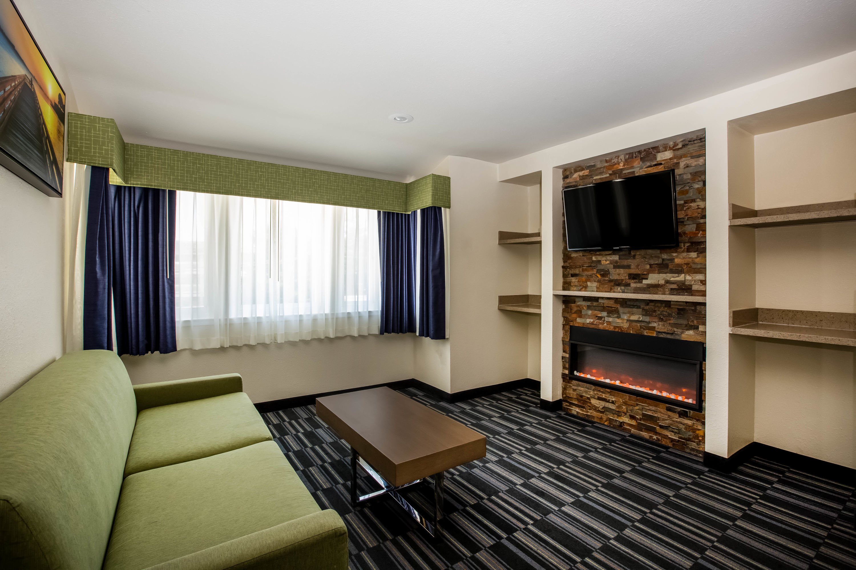 Days Inn By Wyndham Monterey Downtown Monterey Ca Hotels