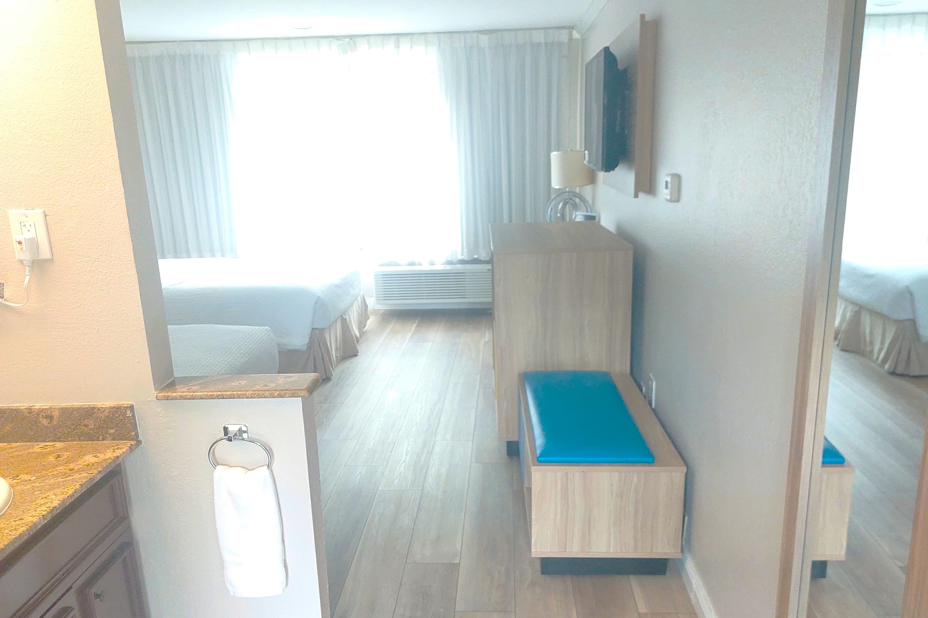 Guest room at the Days Inn & Suites by Wyndham Mountain View in Mountain View, California