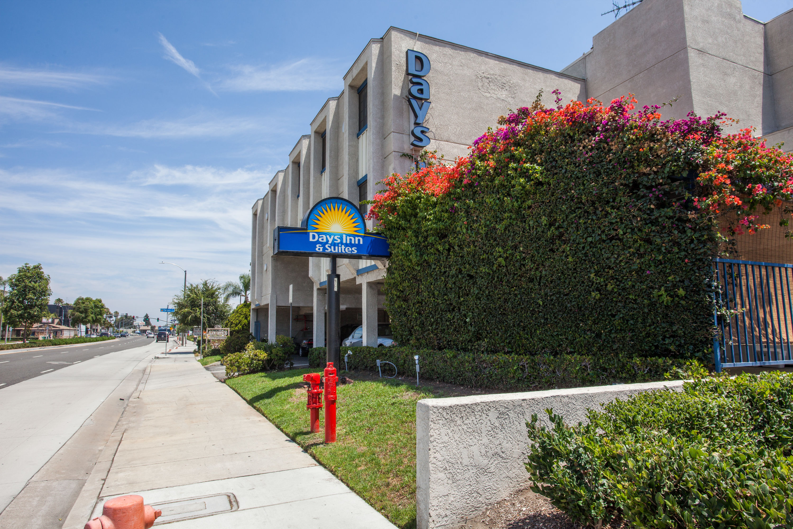 Exterior Day Image of Days Inn by Wyndham Orange Anaheim hotel in Orange, California