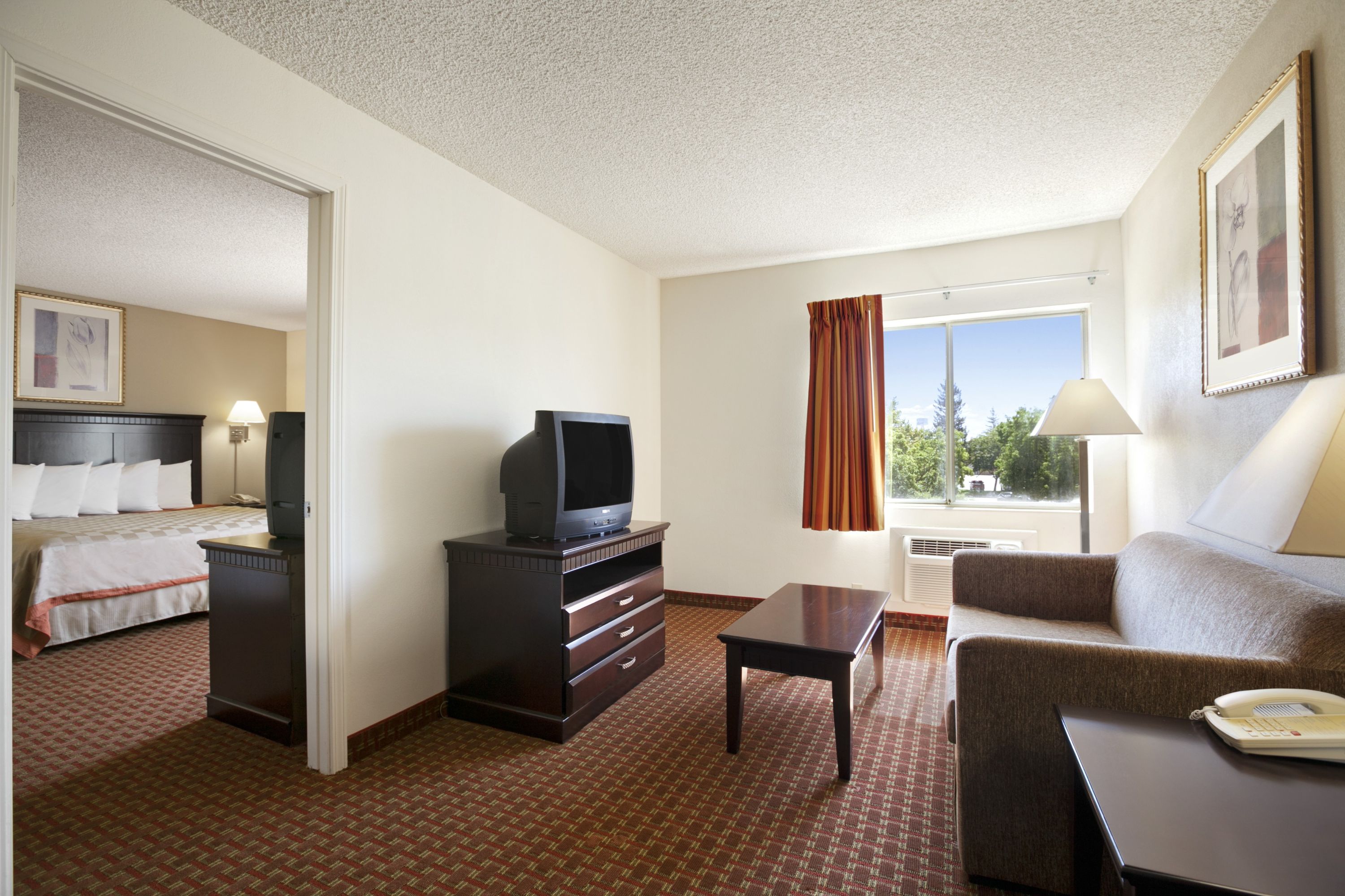 Days Inn & Suites by Wyndham Rancho Cordova suite in Rancho Cordova, California