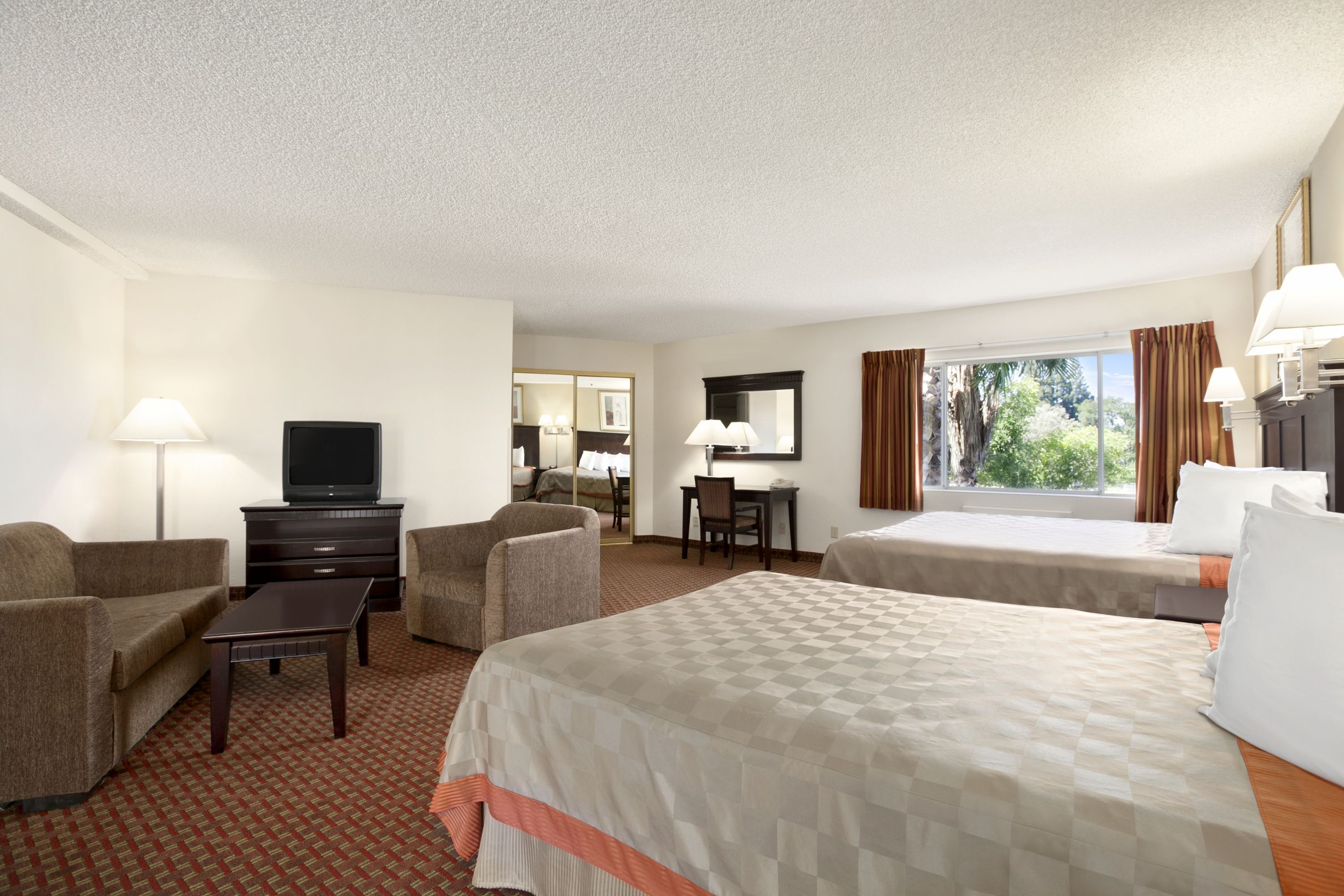 Days Inn & Suites by Wyndham Rancho Cordova suite in Rancho Cordova, California