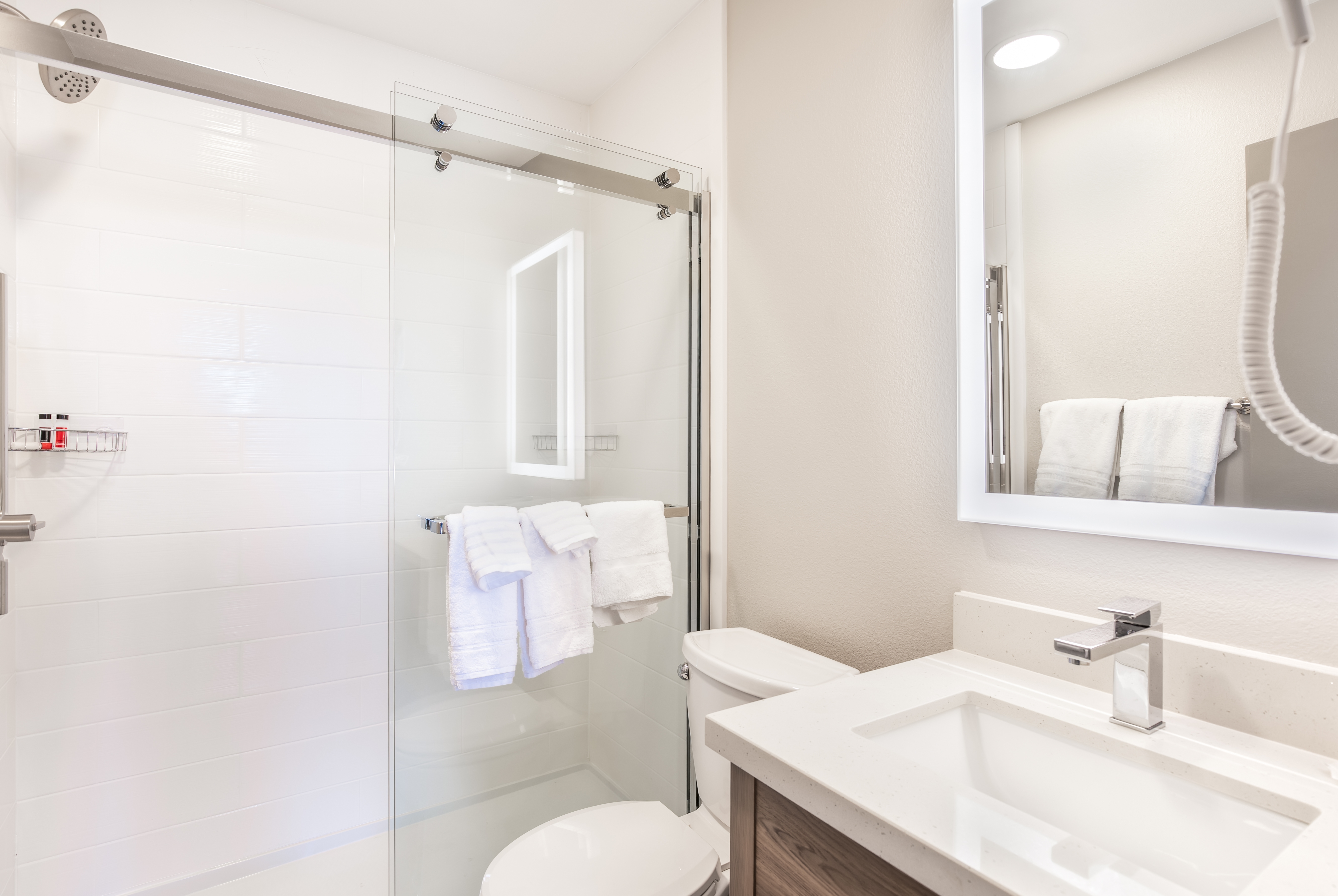 Guest room bath at the Days Inn by Wyndham Red Bluff in Red Bluff, California