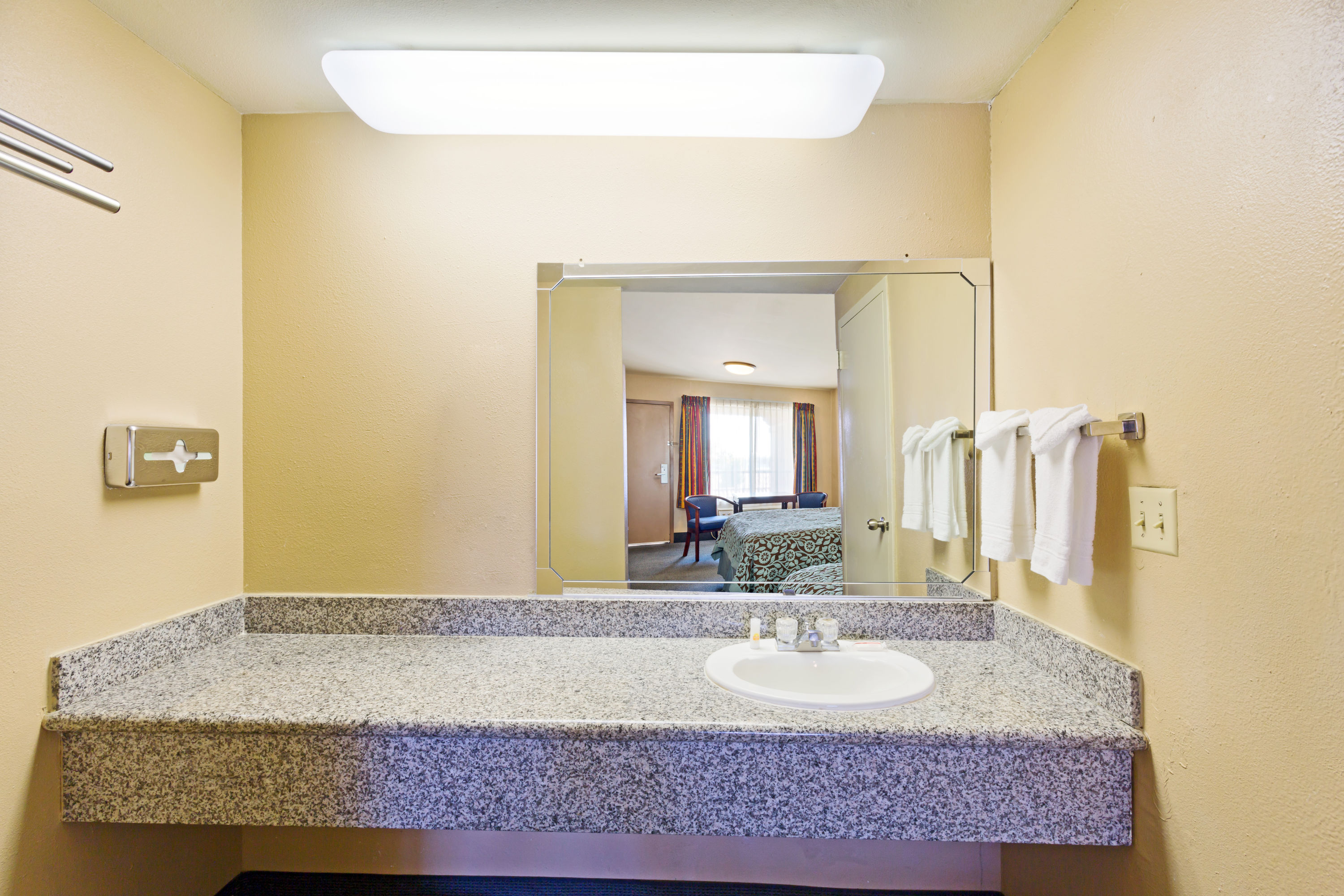 Days Inn Wyndham Fontana