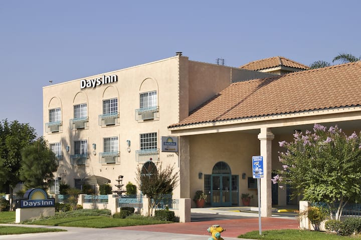 Days Inn By Wyndham Riverside Tyler Mall Riverside Ca Hotels