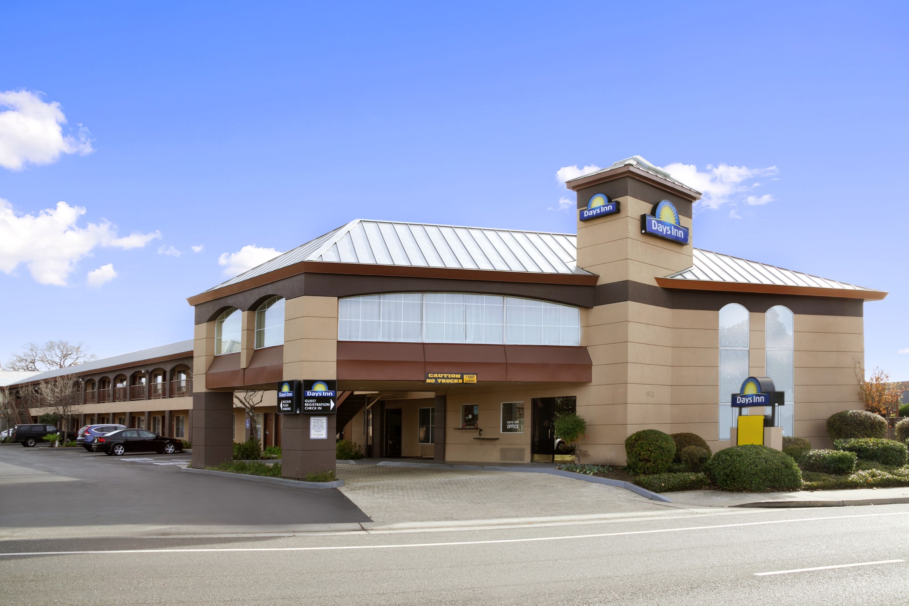 Exterior of Days Inn by Wyndham Rocklin/Sacramento hotel in Rocklin, California