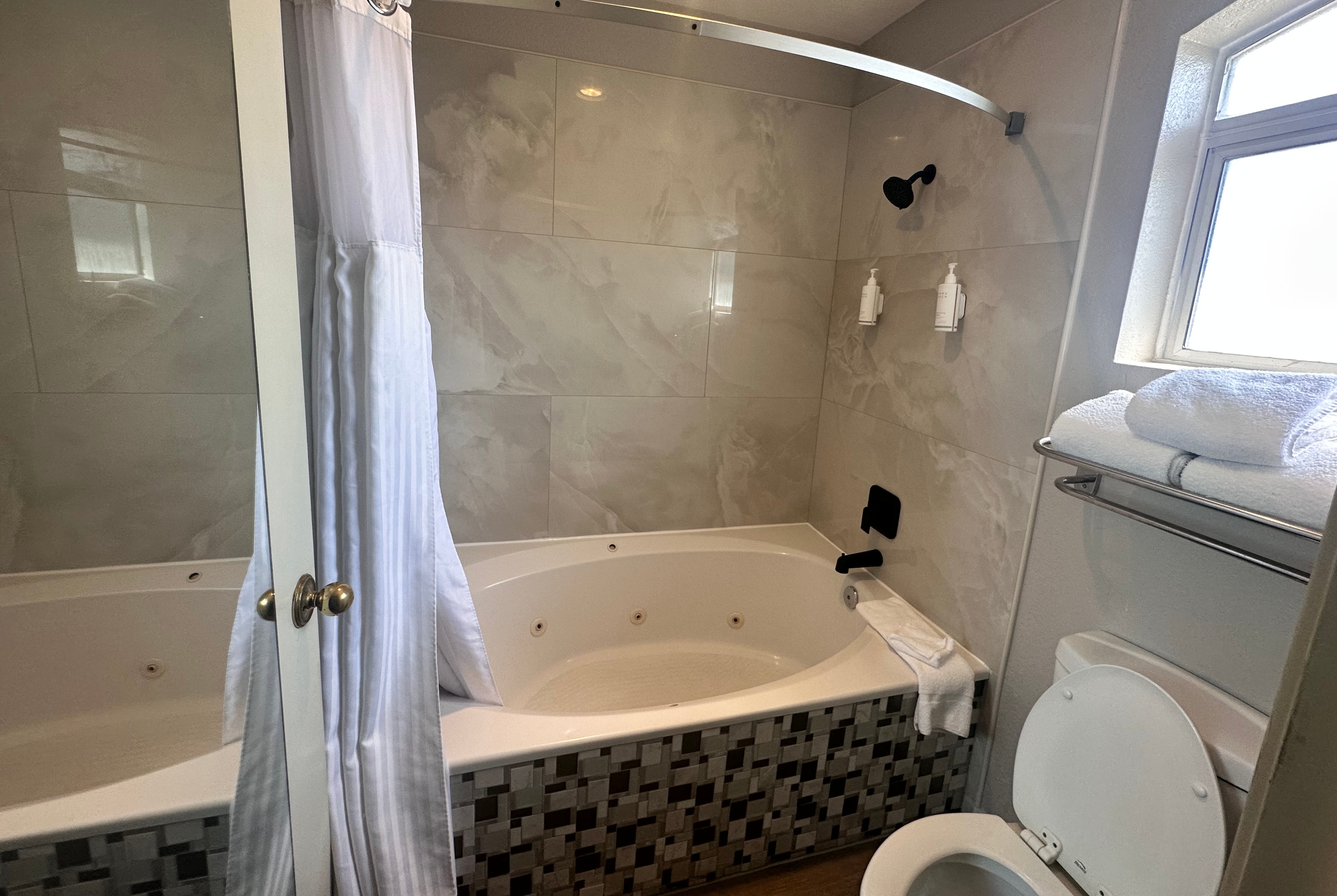 Guest room bath at the Days Inn by Wyndham Rocklin/Sacramento in Rocklin, California