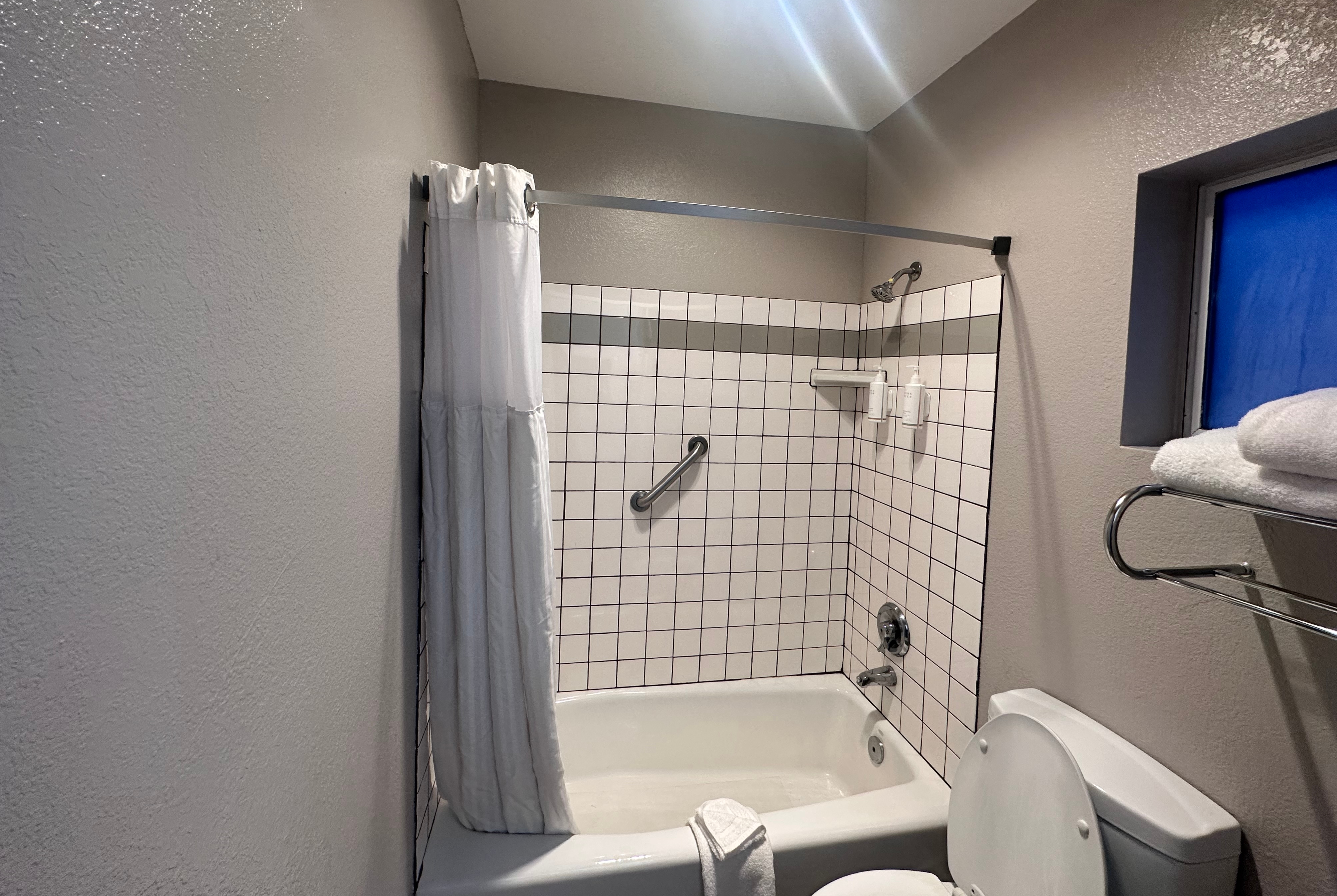 Guest room bath at the Days Inn by Wyndham Rocklin/Sacramento in Rocklin, California