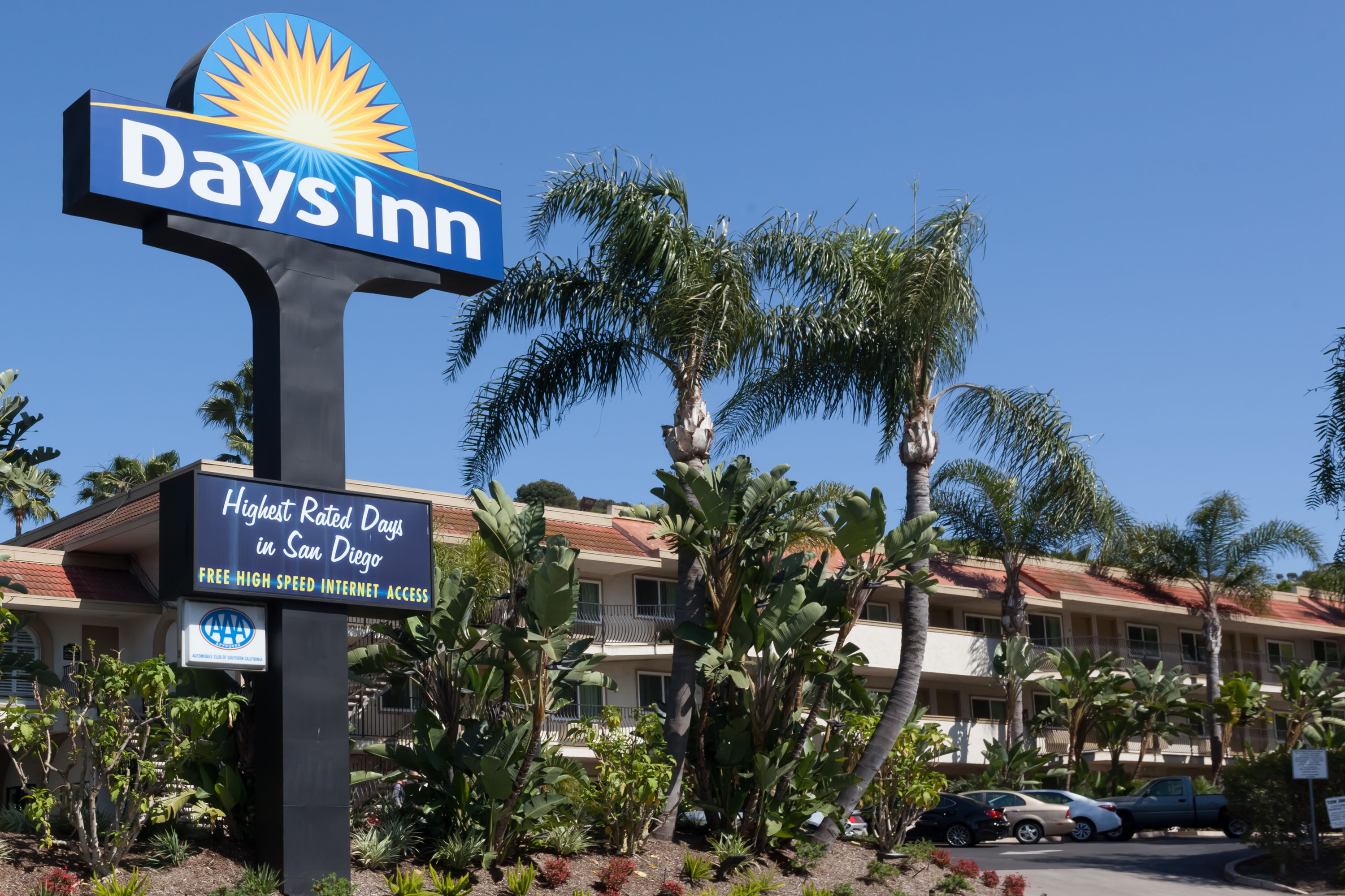 Exterior Day Image of Days Inn by Wyndham San Diego Hotel Circle hotel in San Diego, California