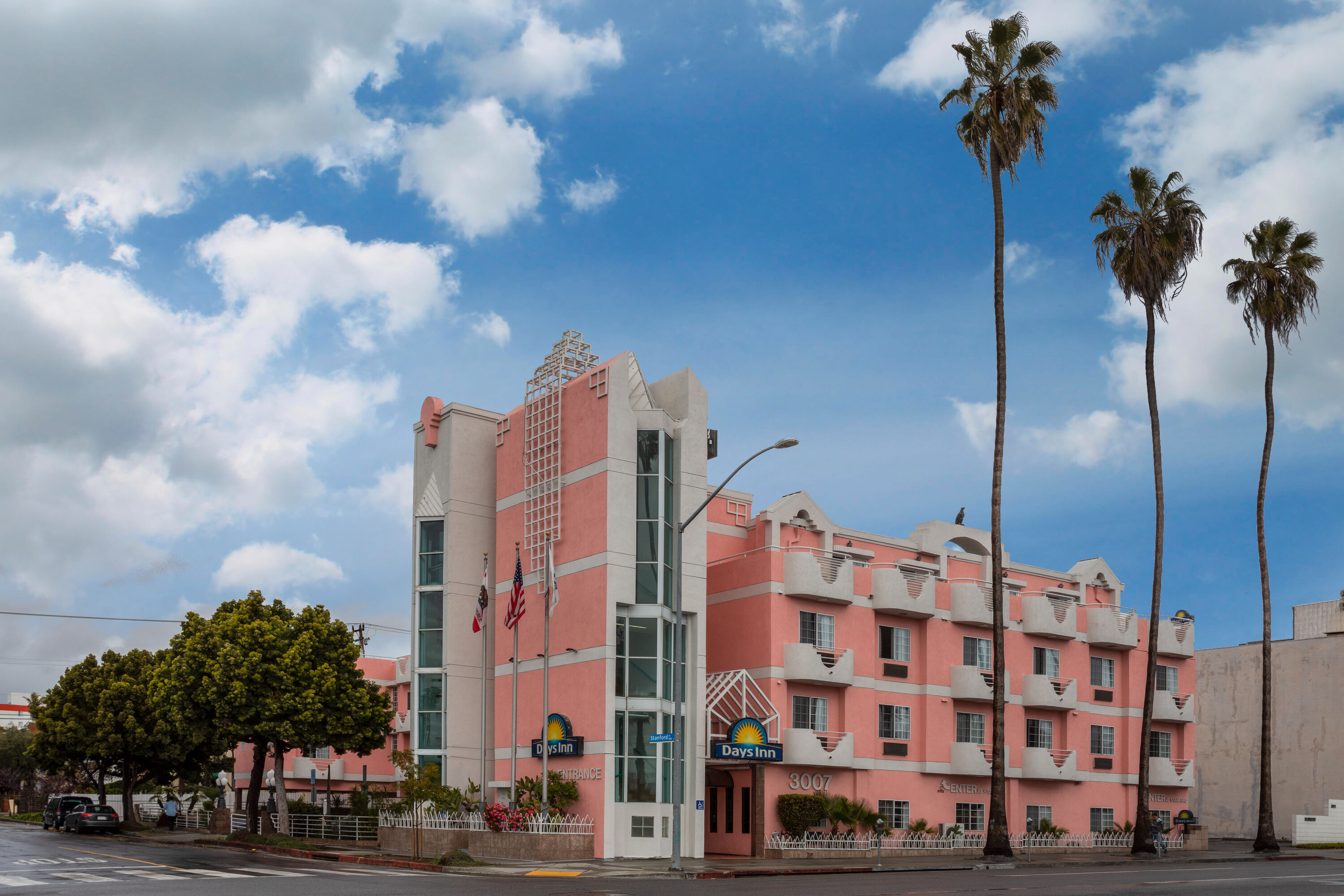 Exterior Day Image of Days Inn by Wyndham Santa Monica hotel in Santa Monica, California