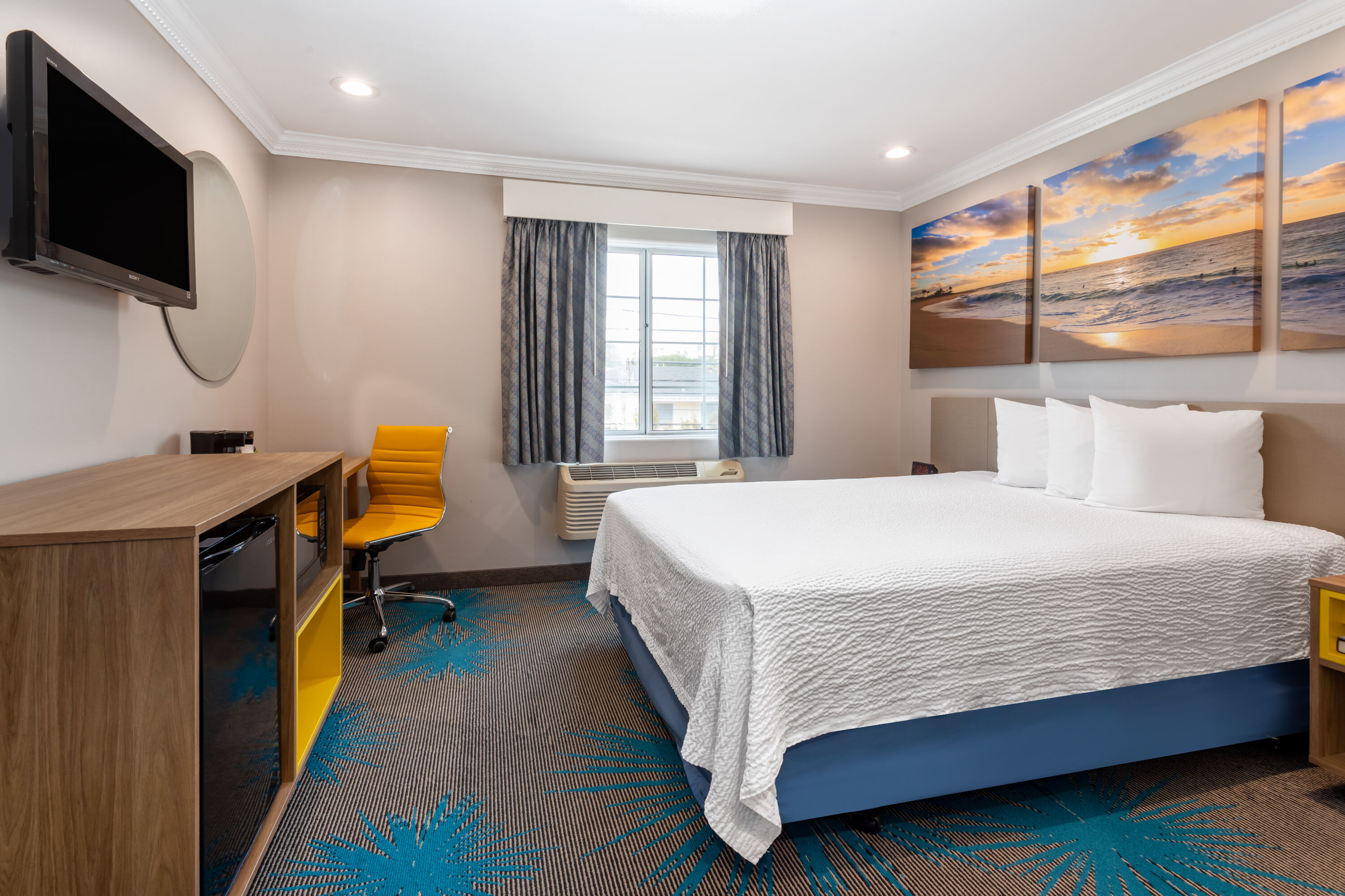 Queen bed guest room at the Days Inn by Wyndham Santa Monica in Santa Monica, California