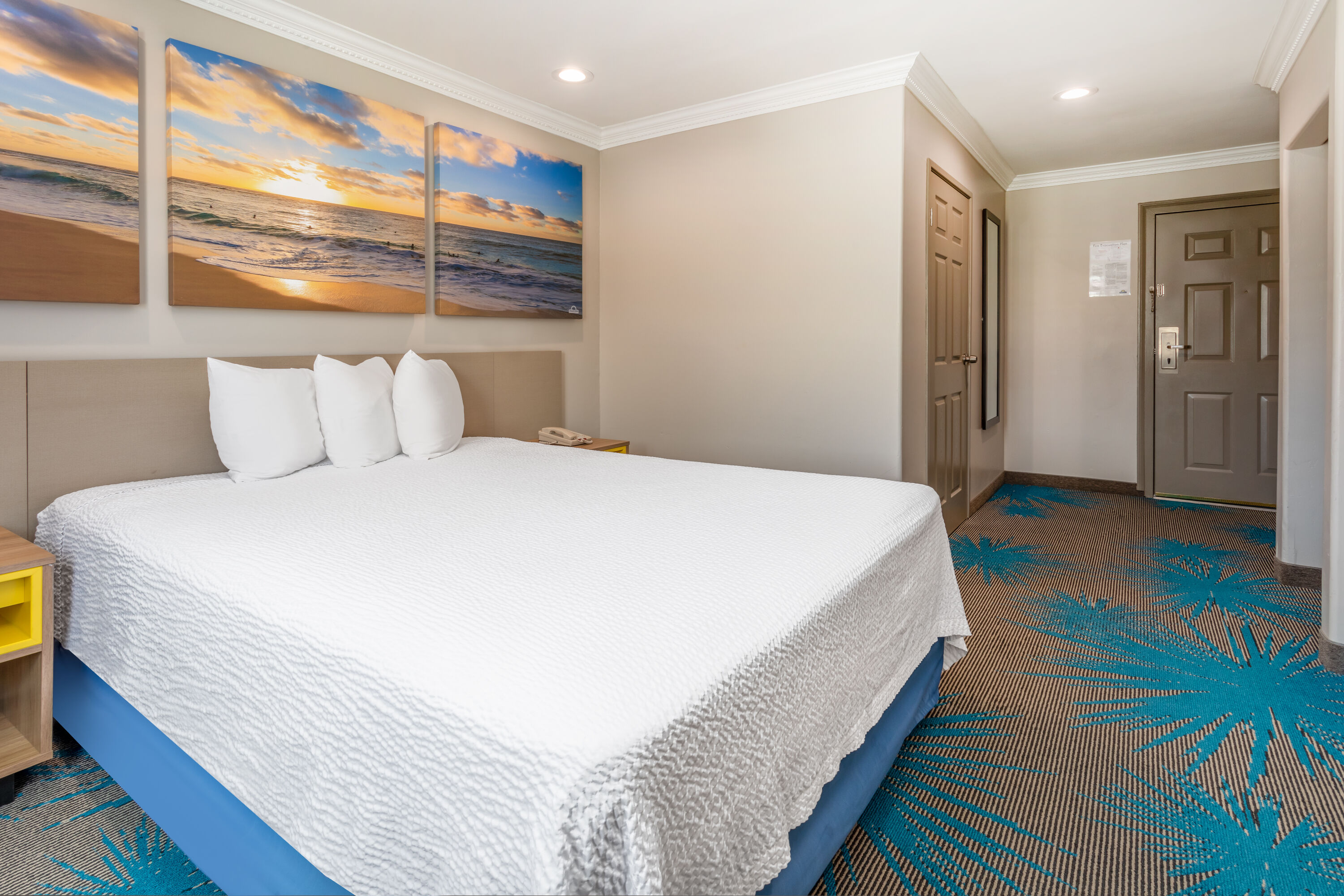 Queen bed guest room at the Days Inn by Wyndham Santa Monica in Santa Monica, California