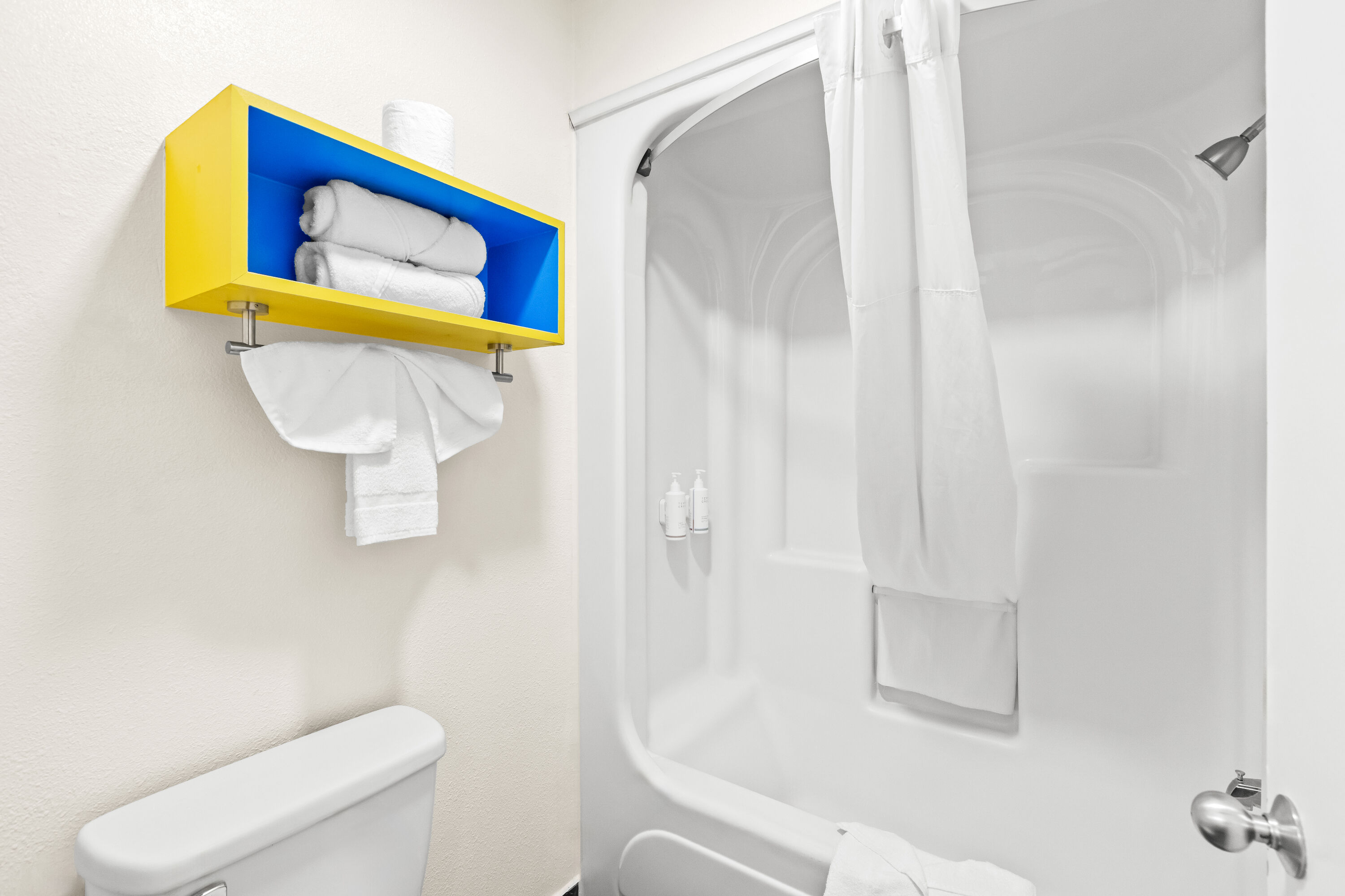 Guest room bath at the Days Inn by Wyndham San Francisco S/Oyster Point Airport in South San Francisco, California