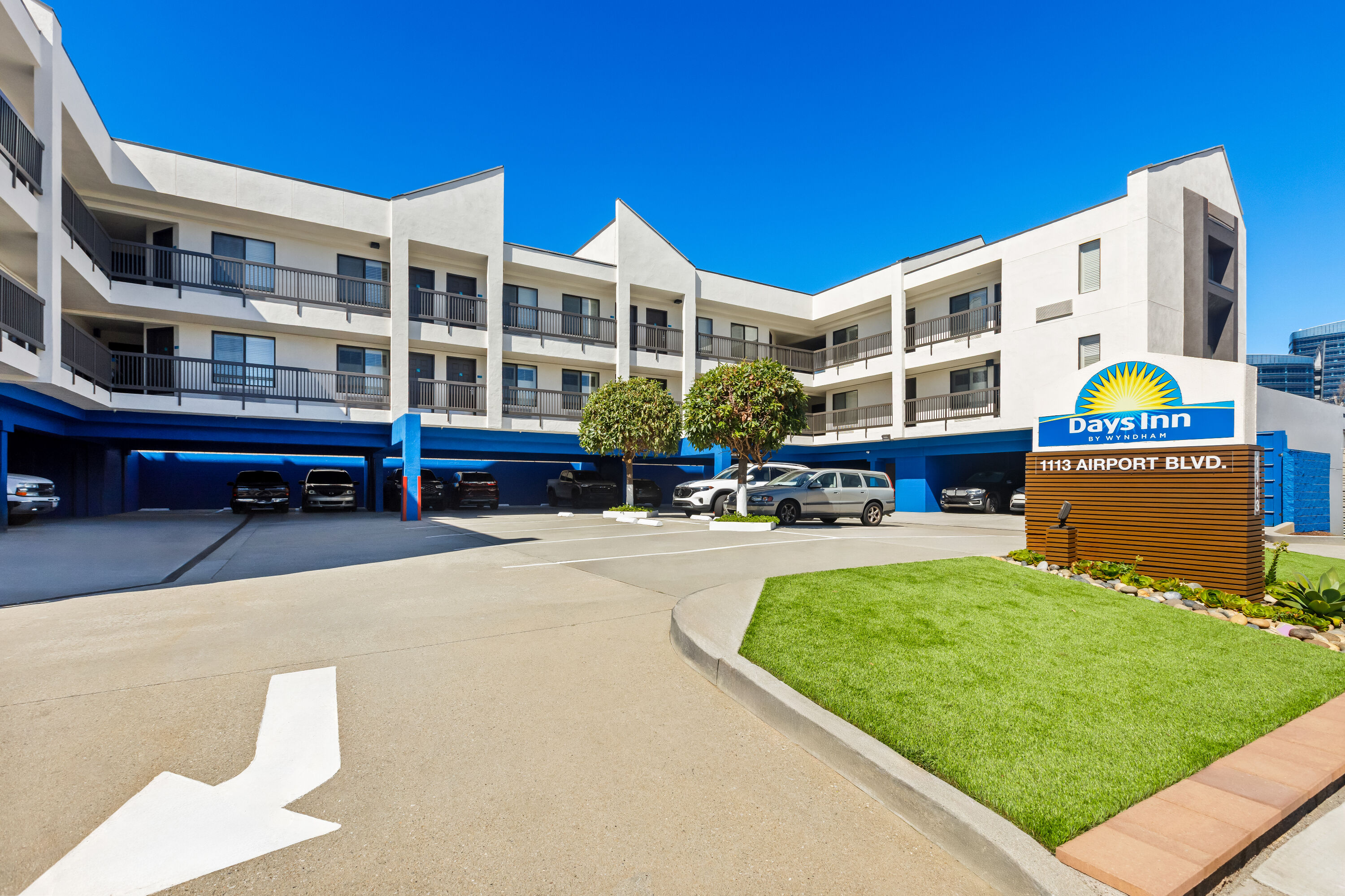 Exterior Day Image of Days Inn by Wyndham San Francisco S/Oyster Point Airport hotel in South San Francisco, California