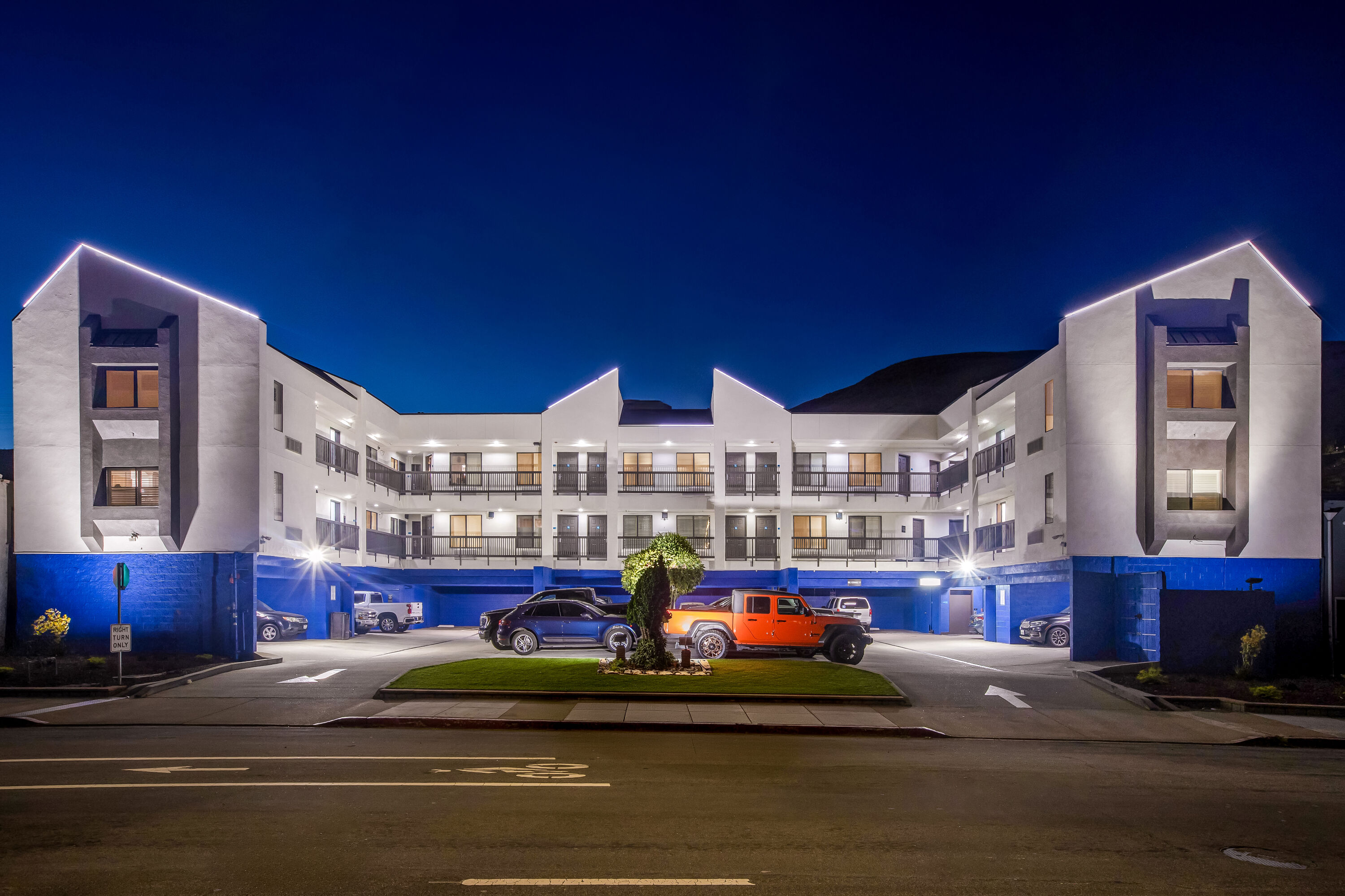Exterior Night Image of Days Inn by Wyndham San Francisco S/Oyster Point Airport hotel in South San Francisco, California