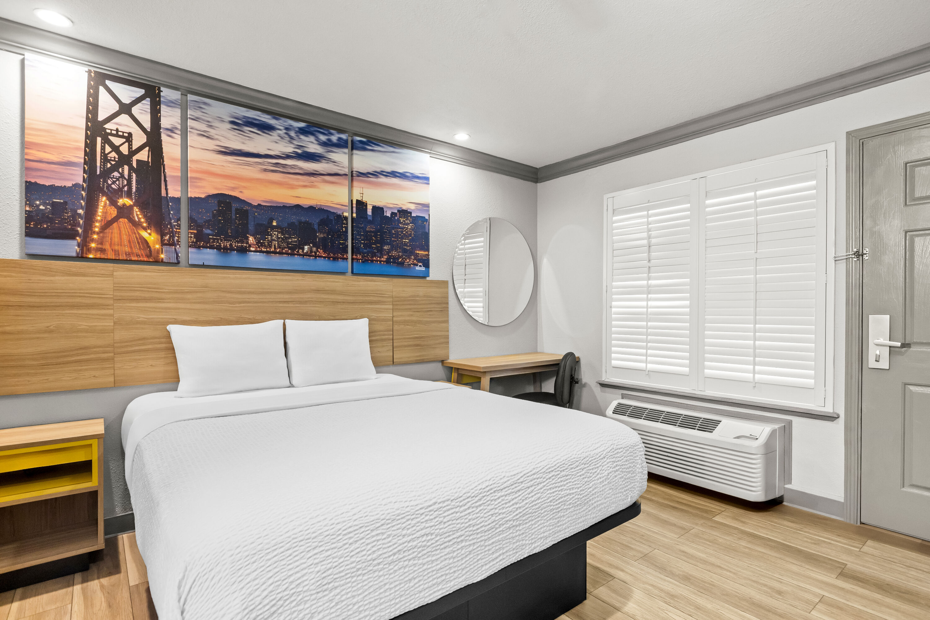 Queen bed guest room at the Days Inn by Wyndham San Francisco S/Oyster Point Airport in South San Francisco, California