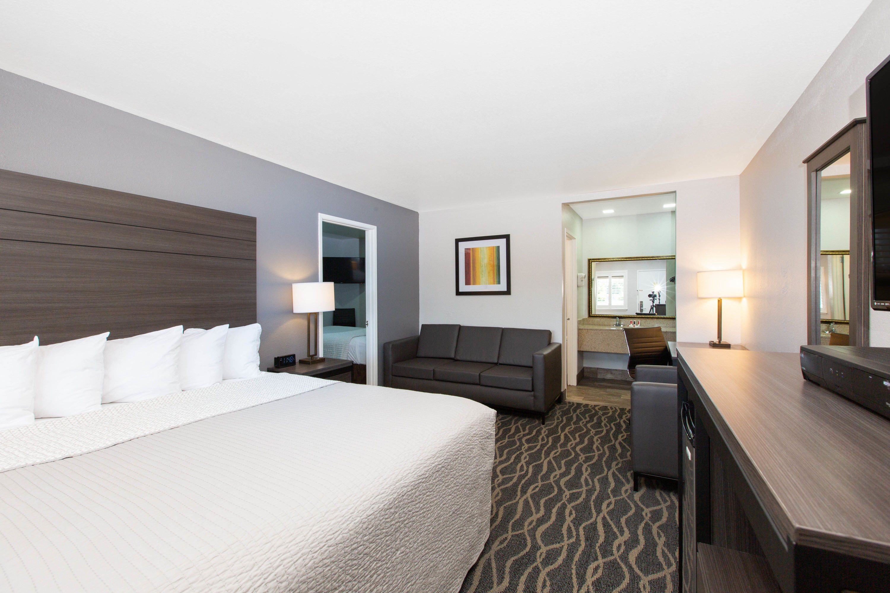 Days Inn by Wyndham Ukiah suite in Ukiah, California