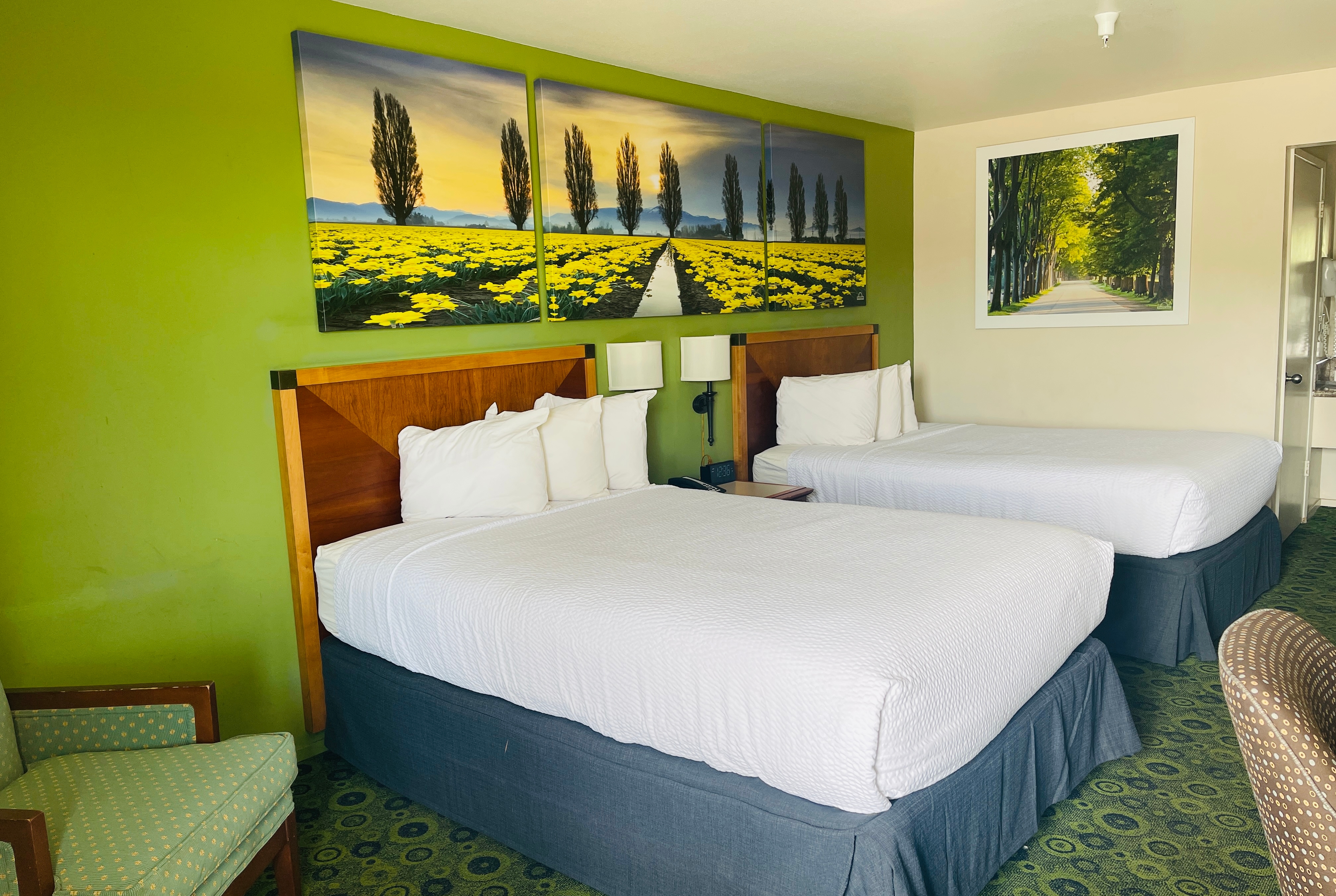 Guest room at the Days Inn by Wyndham Westley in Westley, California