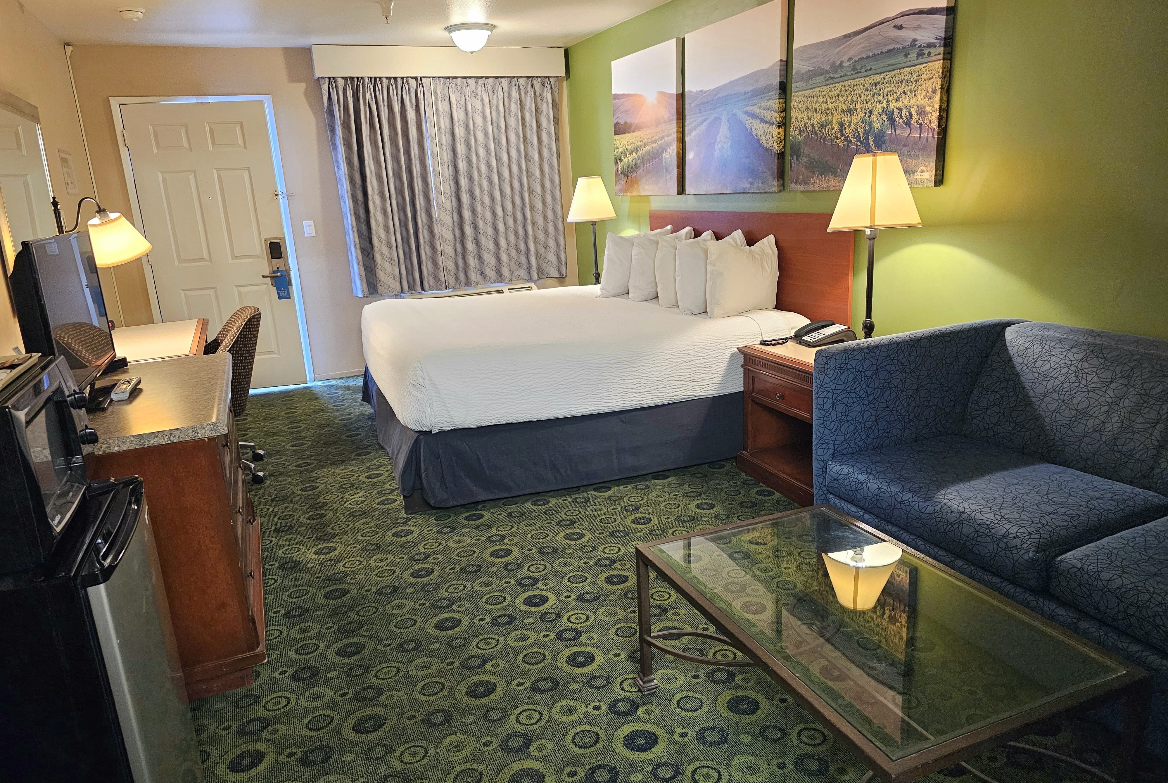 Guest room at the Days Inn by Wyndham Westley in Westley, California