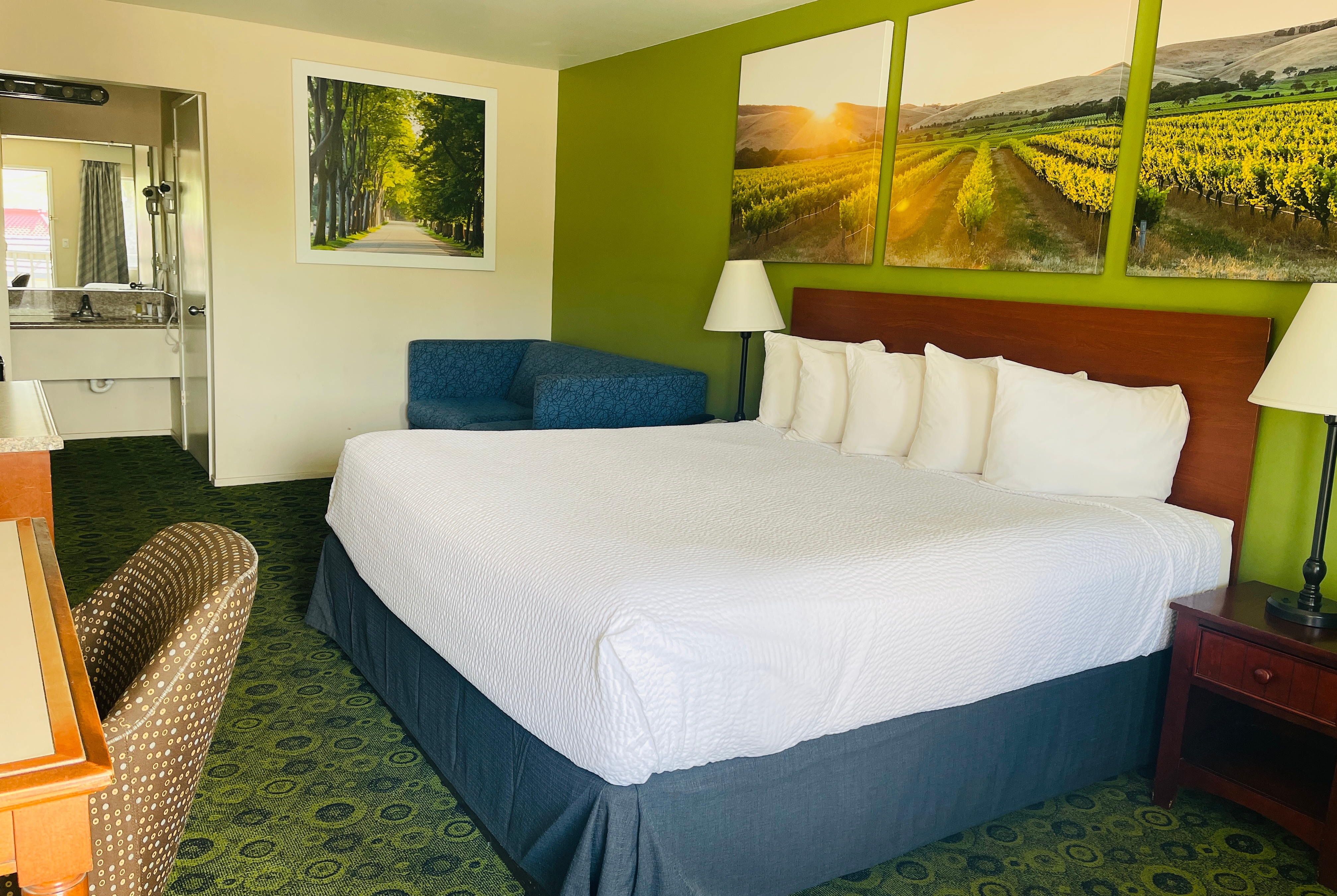 Guest room at the Days Inn by Wyndham Westley in Westley, California