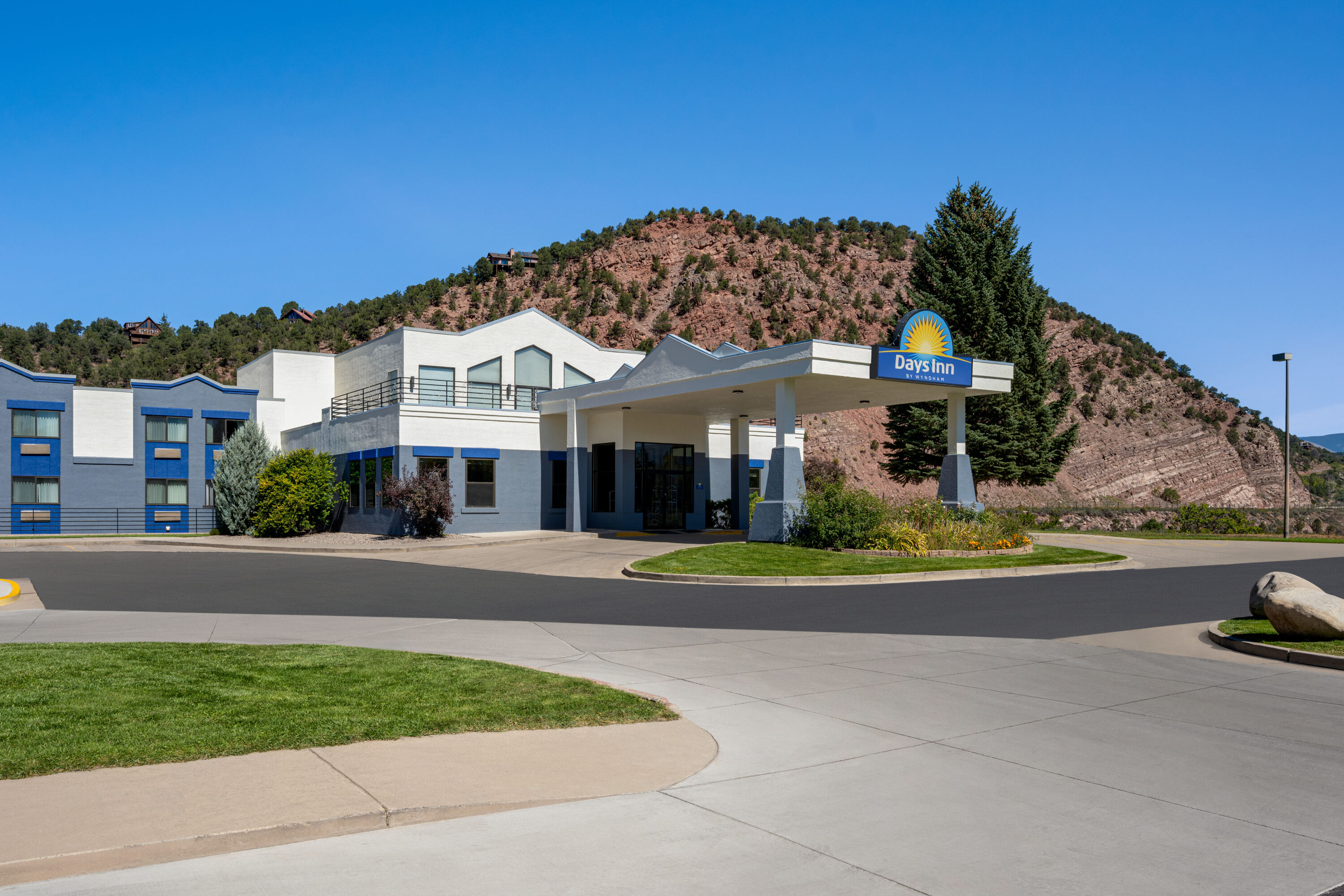 Exterior of Days Inn by Wyndham Carbondale hotel in Carbondale, Colorado