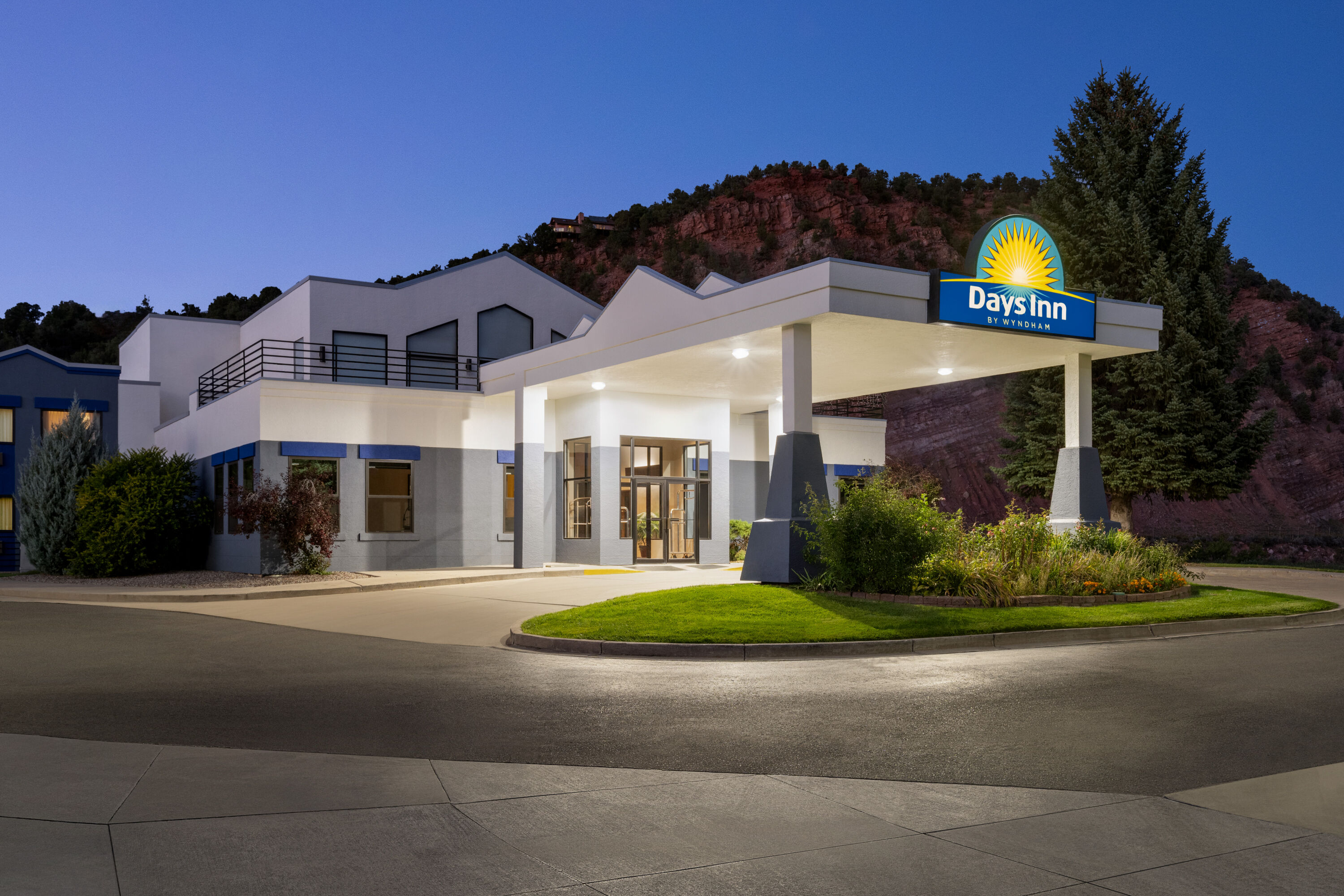 Exterior of Days Inn by Wyndham Carbondale hotel in Carbondale, Colorado